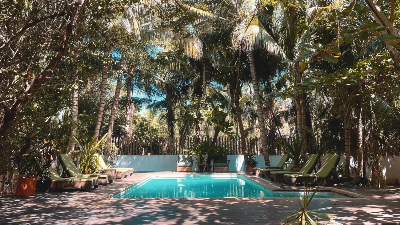 Swimming pool in Hotel Descalzo SPA