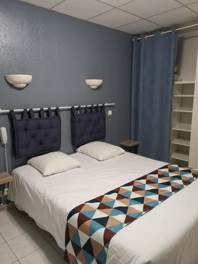 Bedroom, Bed in Carry Hotel