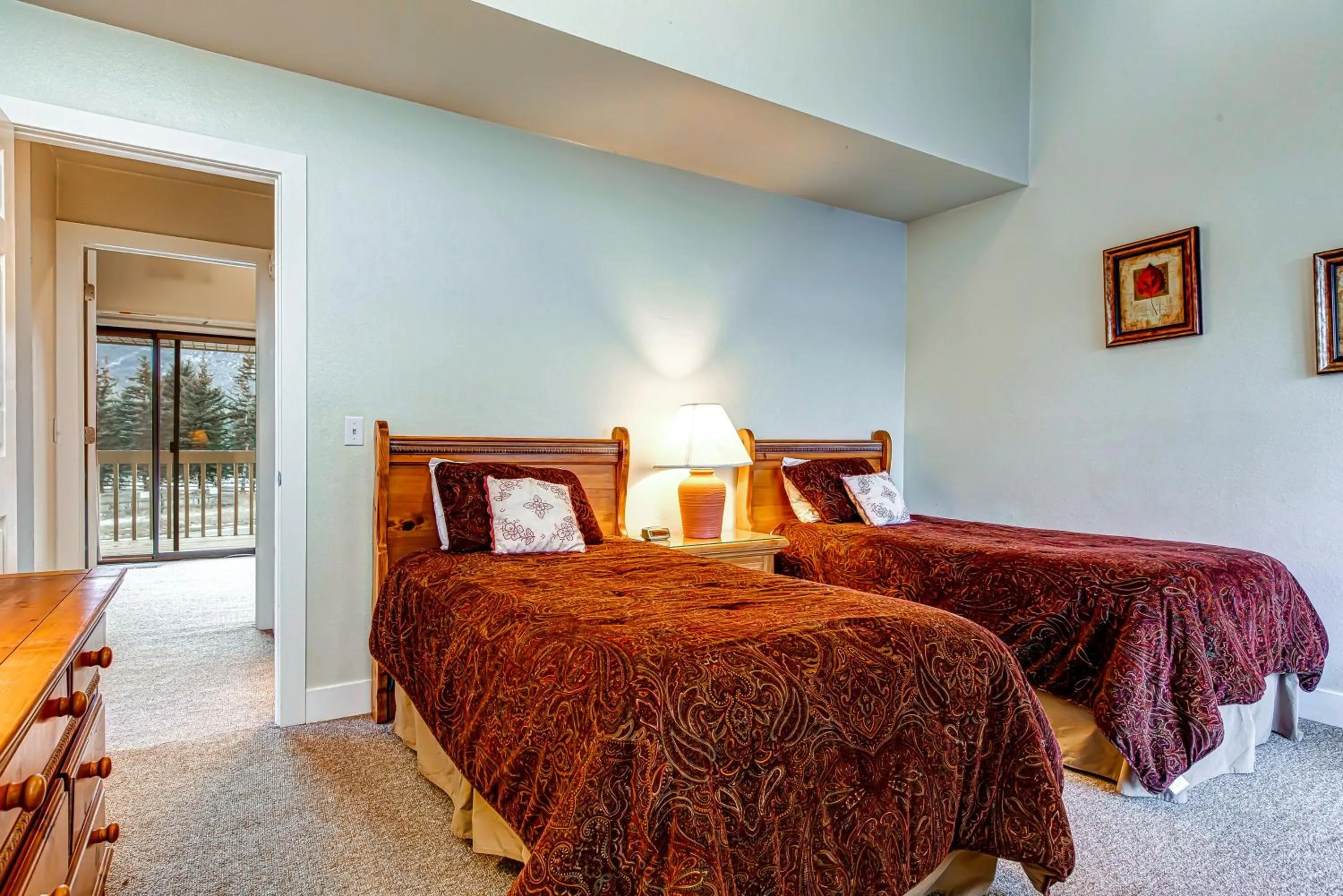 Bed in Fireside Retreat