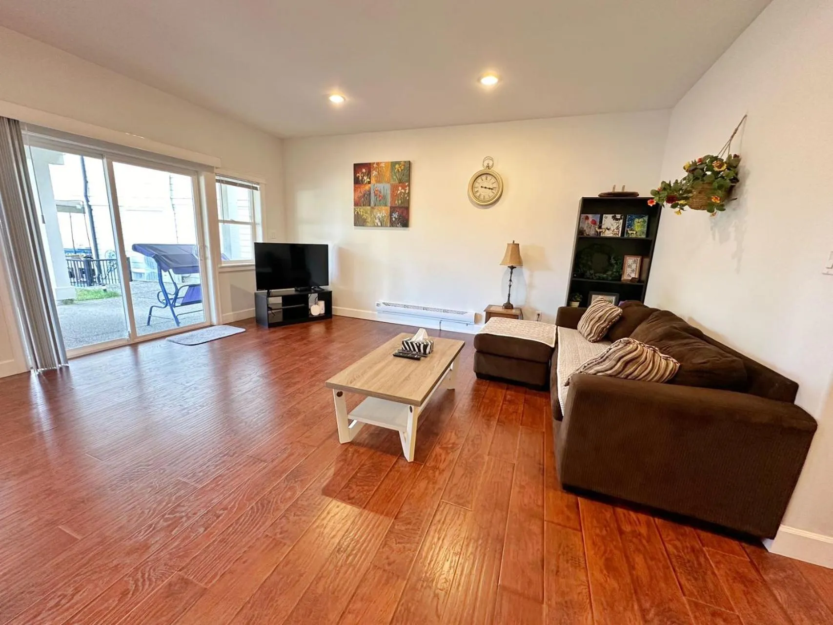 Communal lounge/ TV room in Oasis