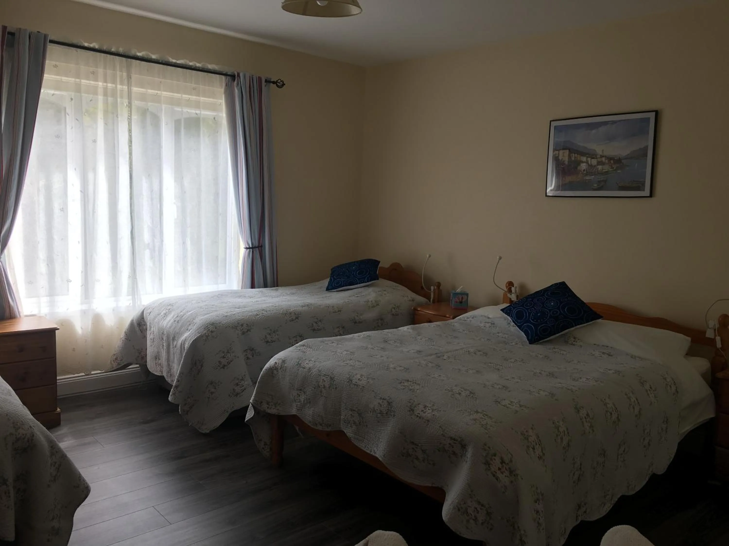 Photo of the whole room in Killurin Lodge