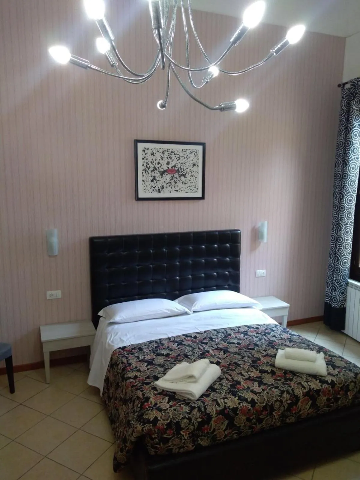 Photo of the whole room, Bed in Adelaide House