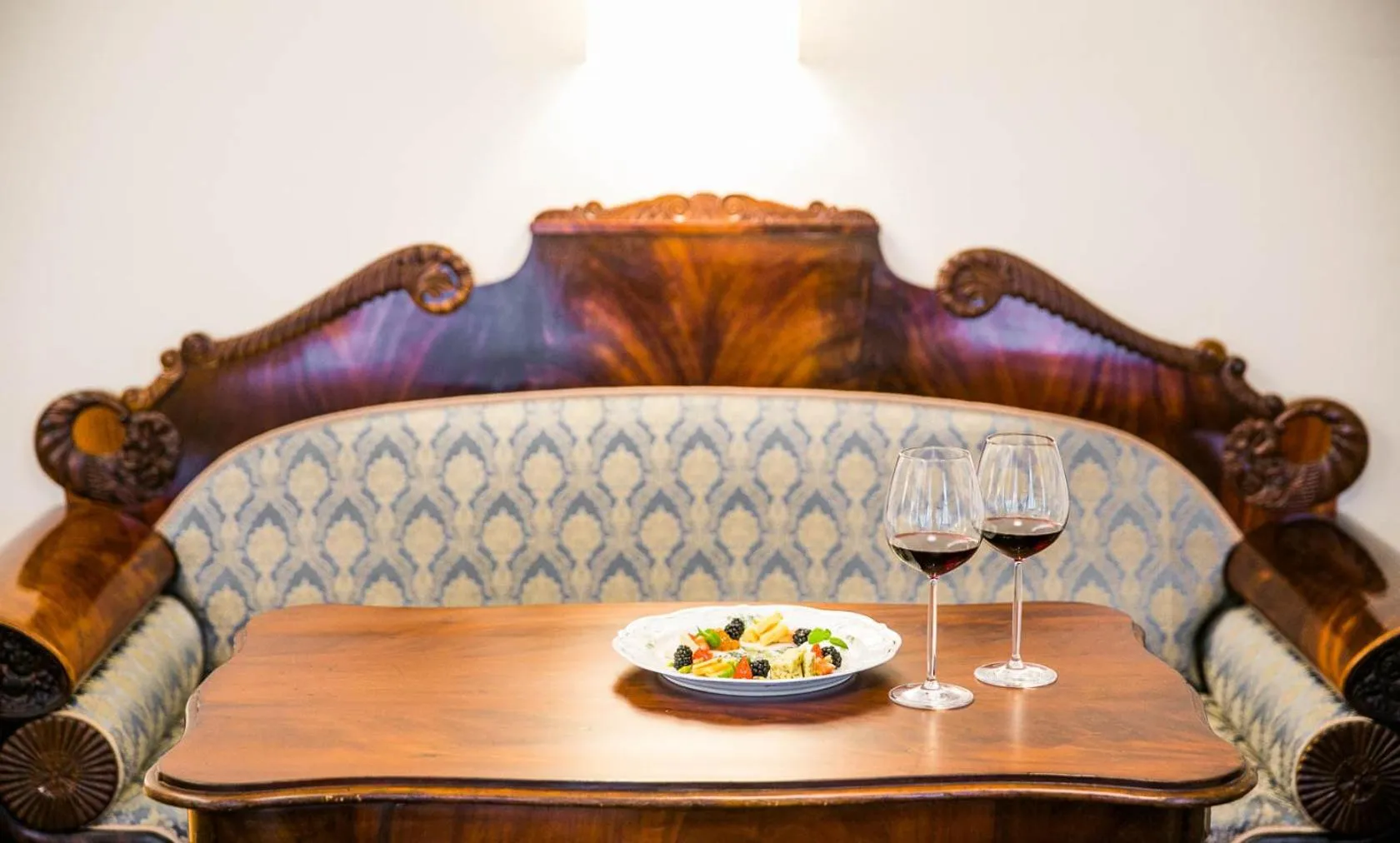 Seating area in Antonius Hotel