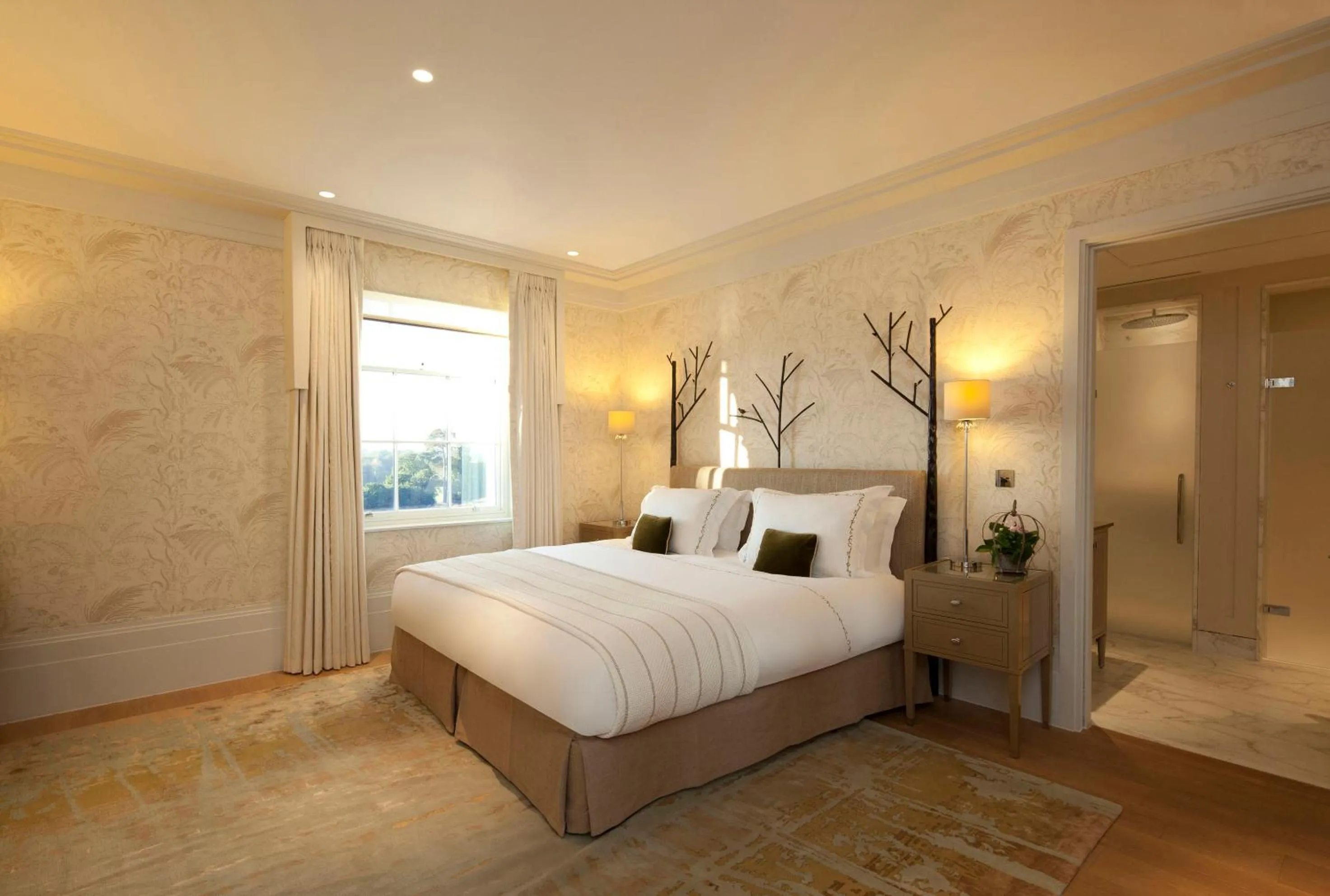 Bedroom, Bed in Coworth Park - Dorchester Collection
