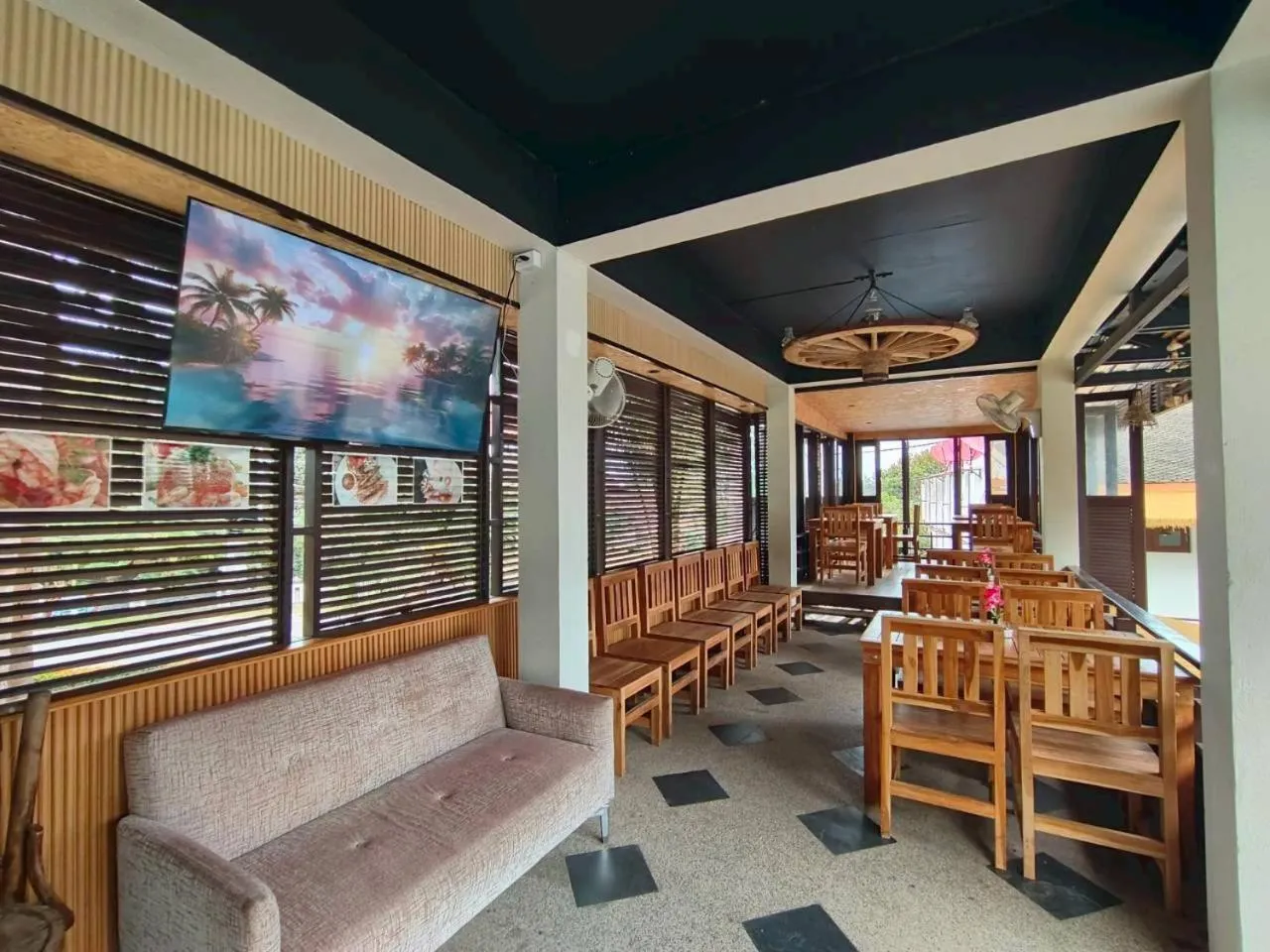 Restaurant/places to eat in Sasitara Residence