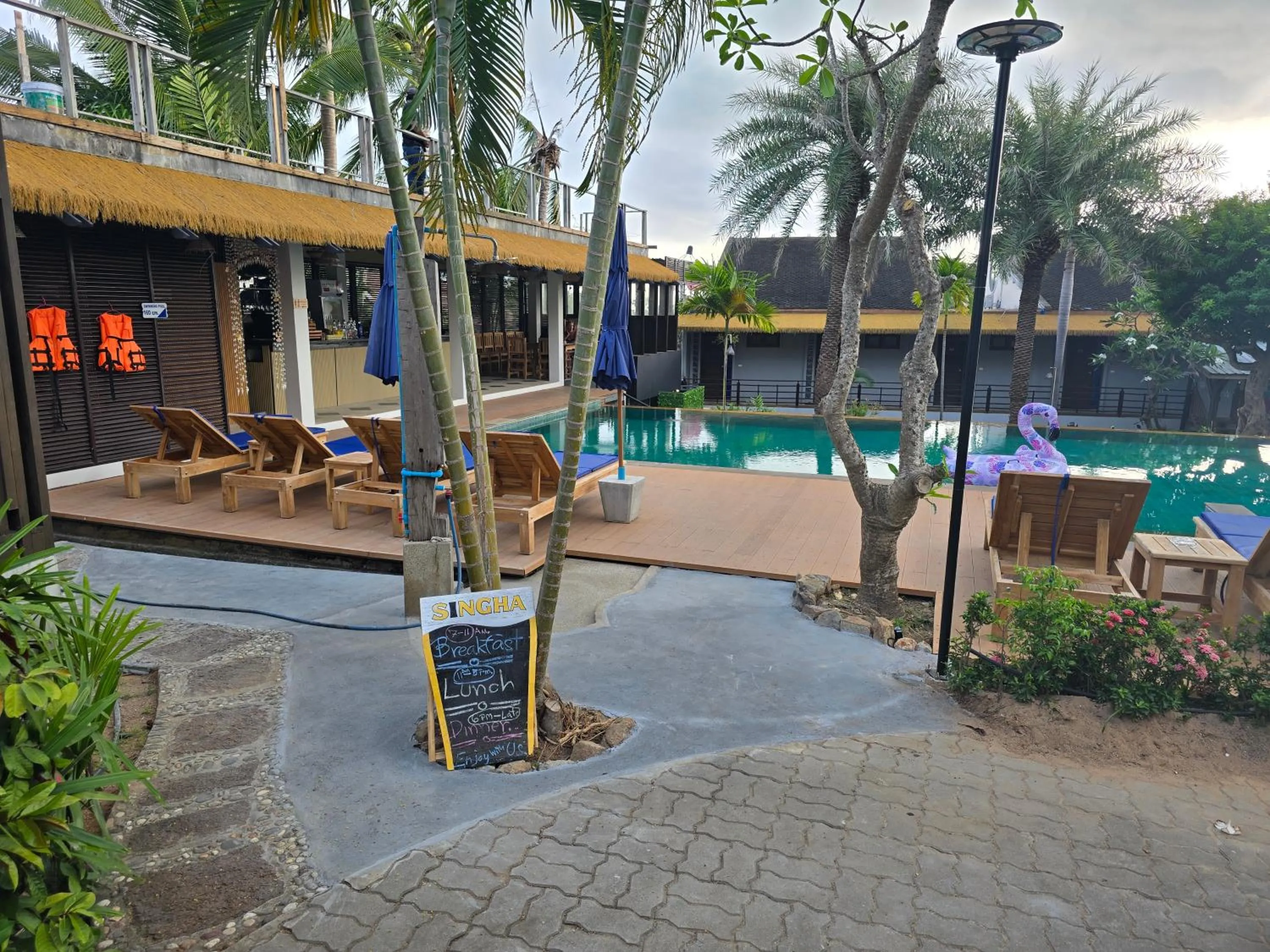 Swimming pool in Sasitara Residence