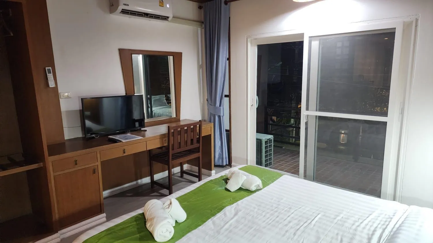 TV and multimedia, Bed in Sasitara Residence