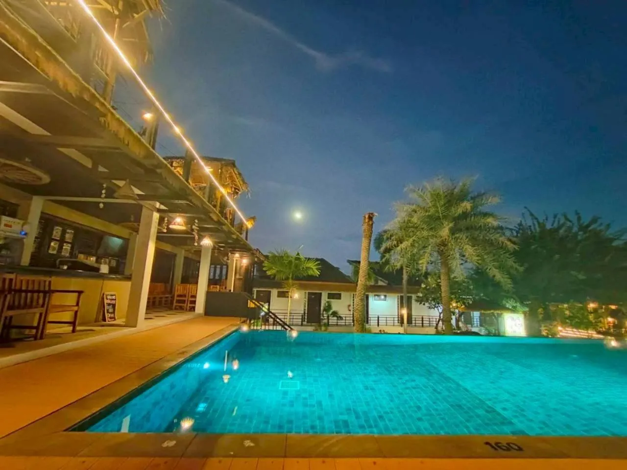 Swimming pool in Sasitara Residence