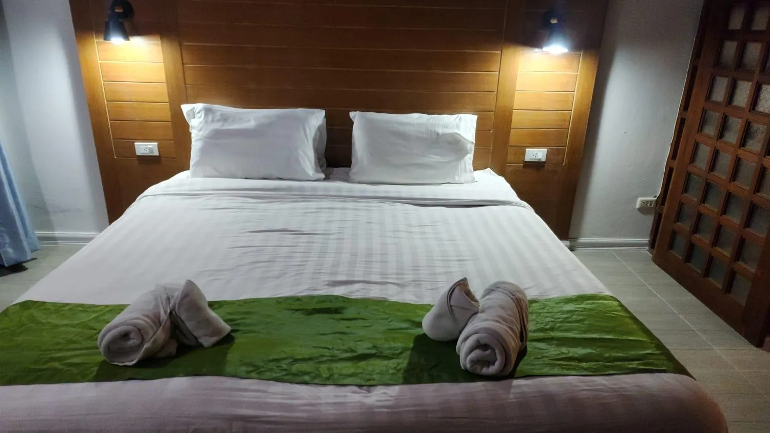 Bed in Sasitara Residence