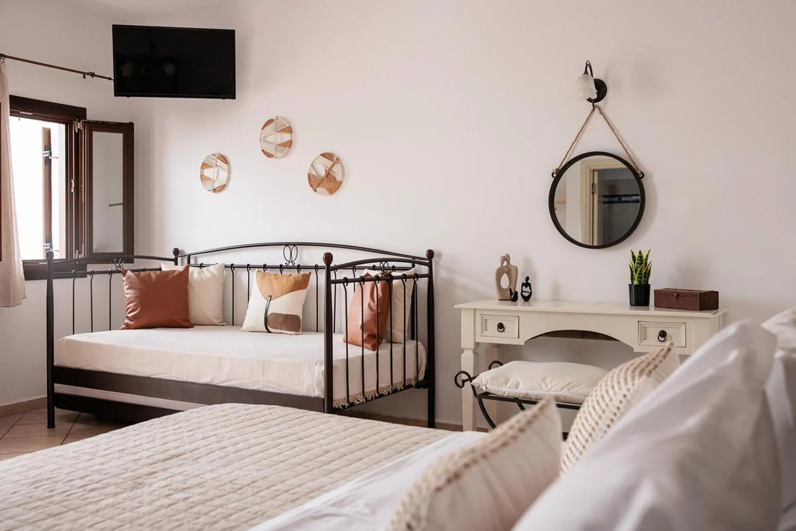 TV and multimedia, Bed in Anemomilos Beach hotel