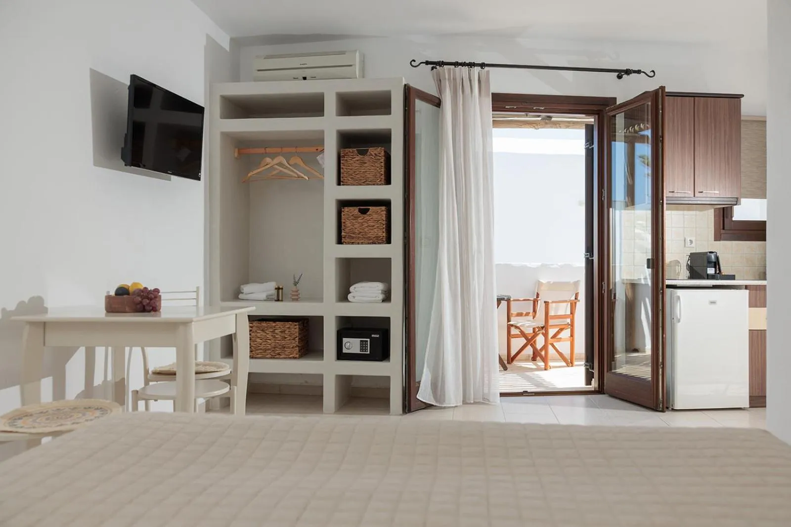 wardrobe, Bed in Anemomilos Beach hotel