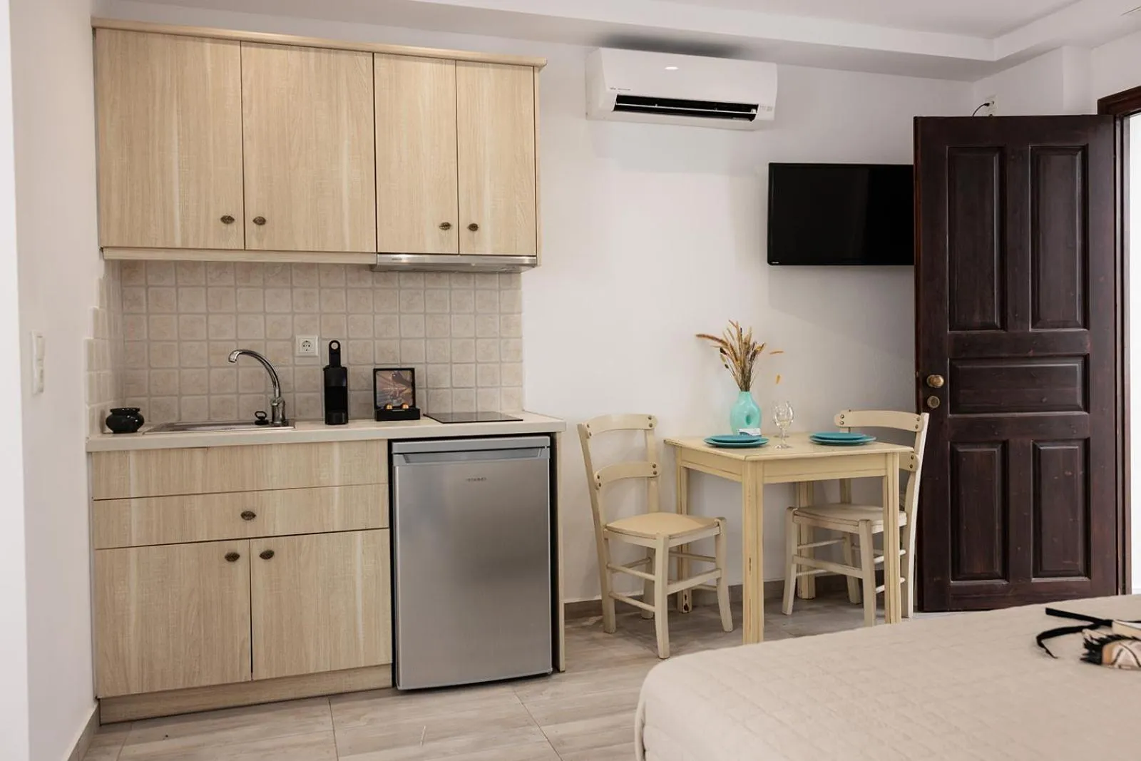 Living room in Anemomilos Beach hotel