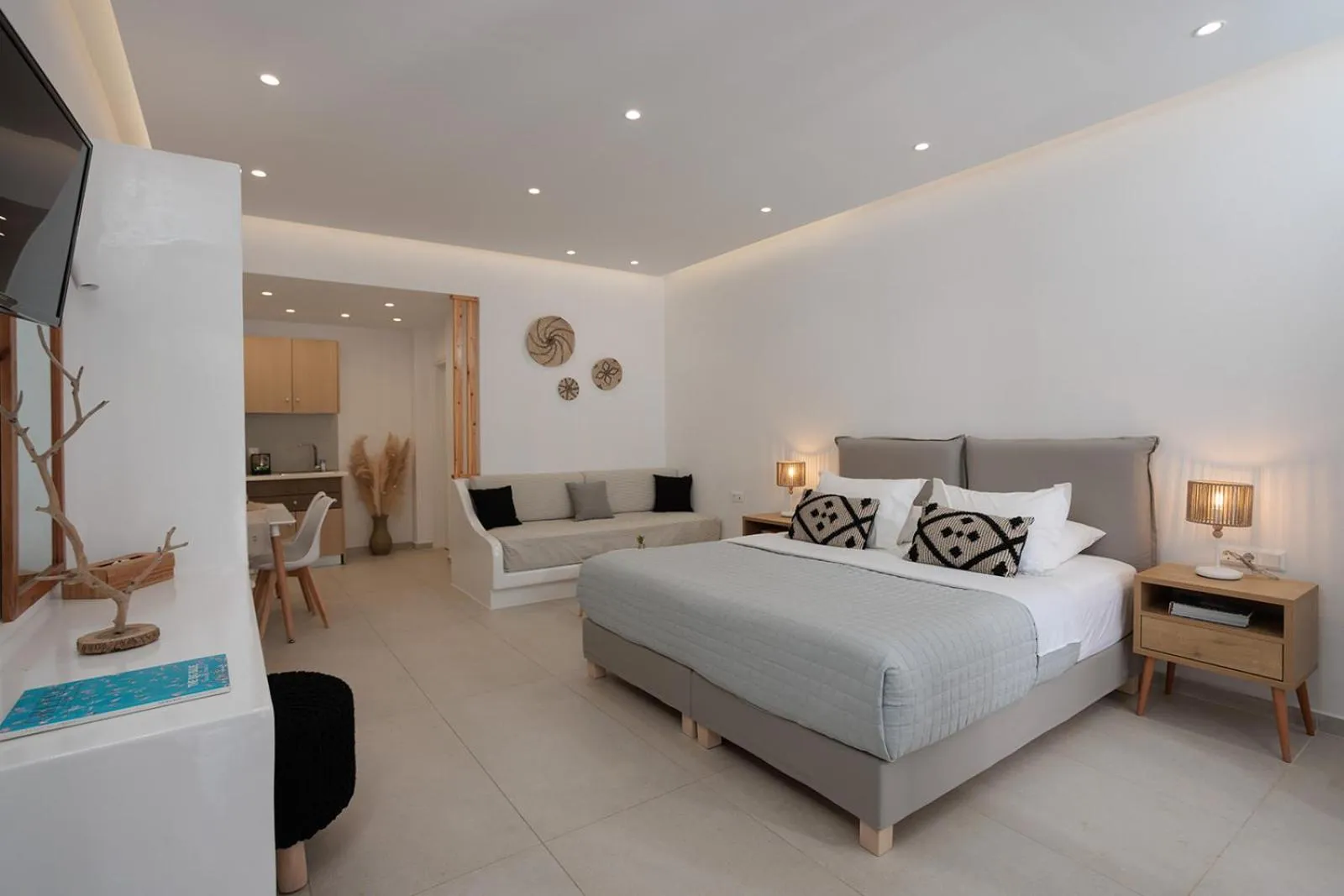 Bedroom, Bed in Anemomilos Beach hotel