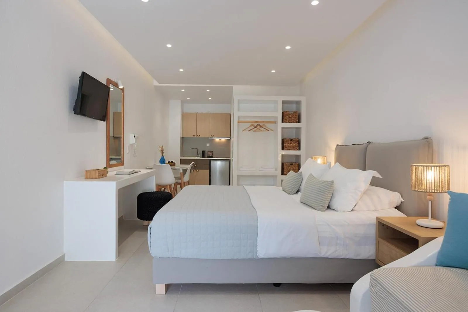 Bedroom, Bed in Anemomilos Beach hotel