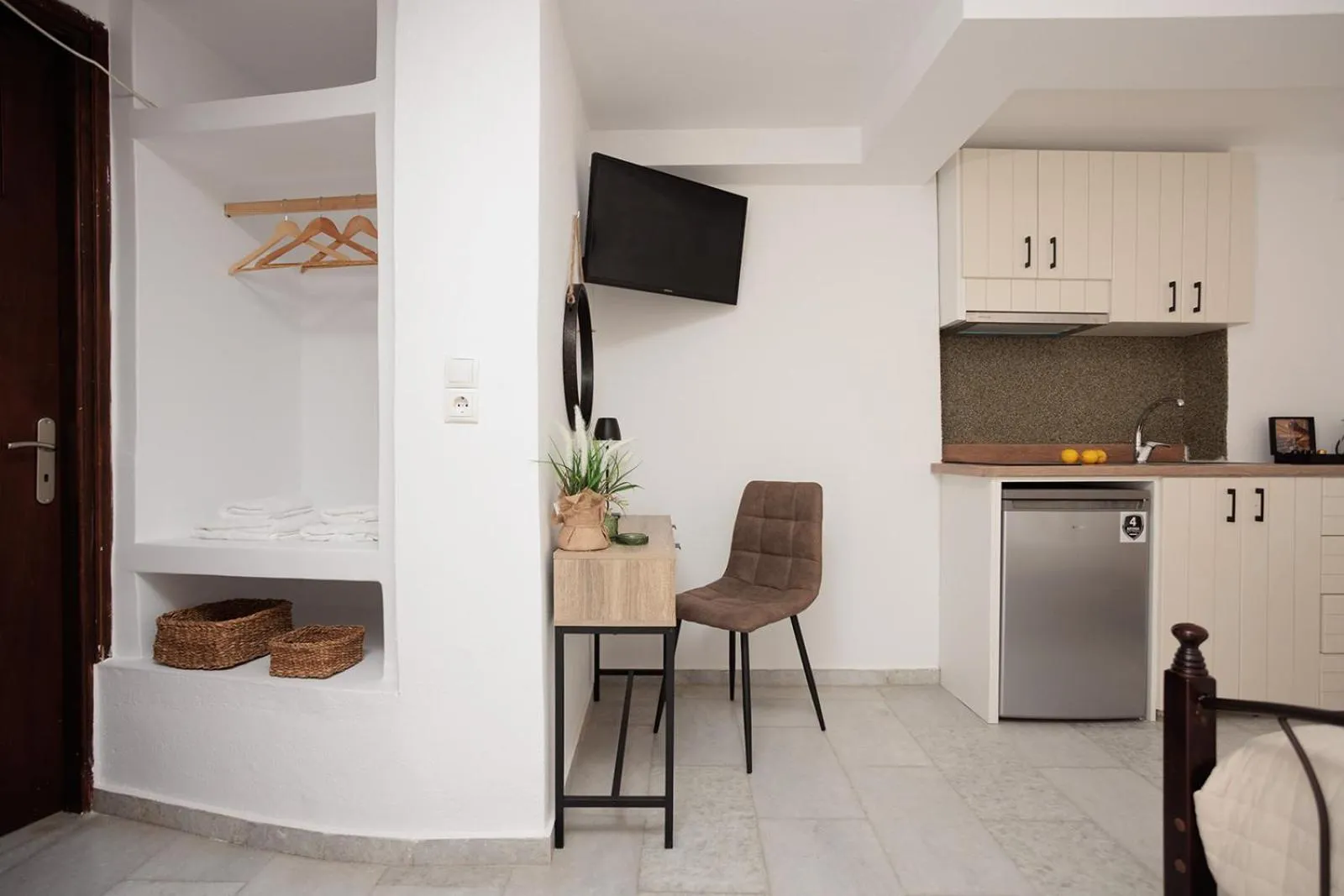 Kitchen or kitchenette in Anemomilos Beach hotel
