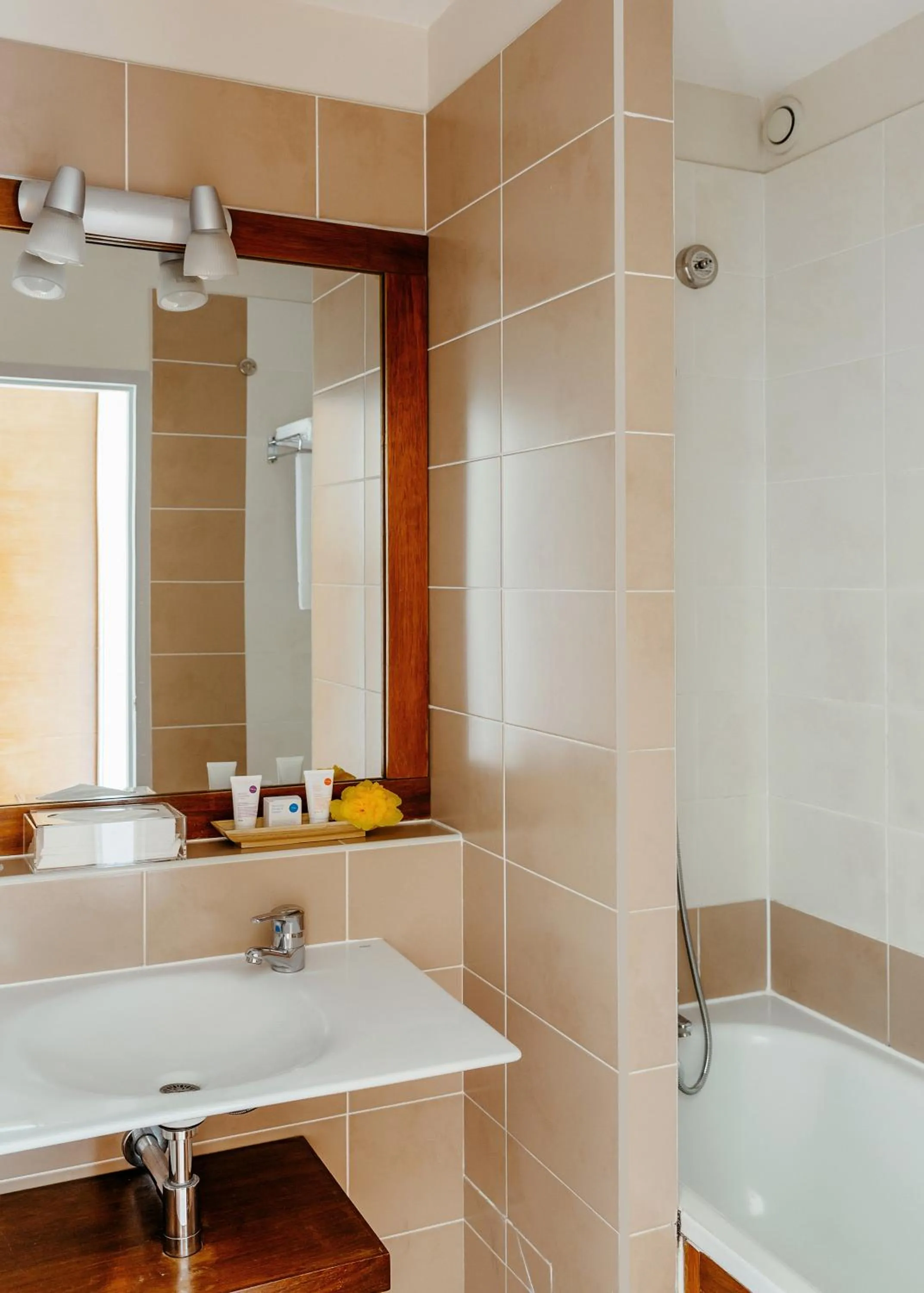 Shower in Hotel Le Recif, Ile de la Reunion