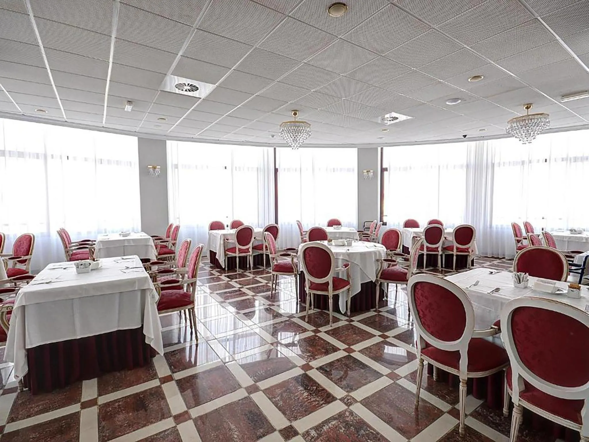 Restaurant/places to eat in Hotel Vila-real Azul