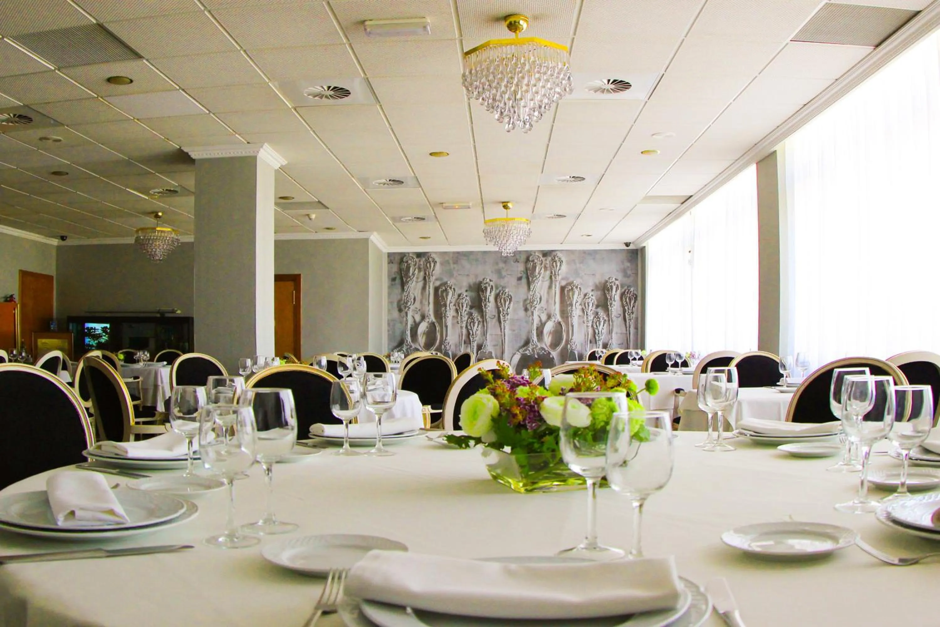 Restaurant/places to eat in Hotel Vila-real Palace