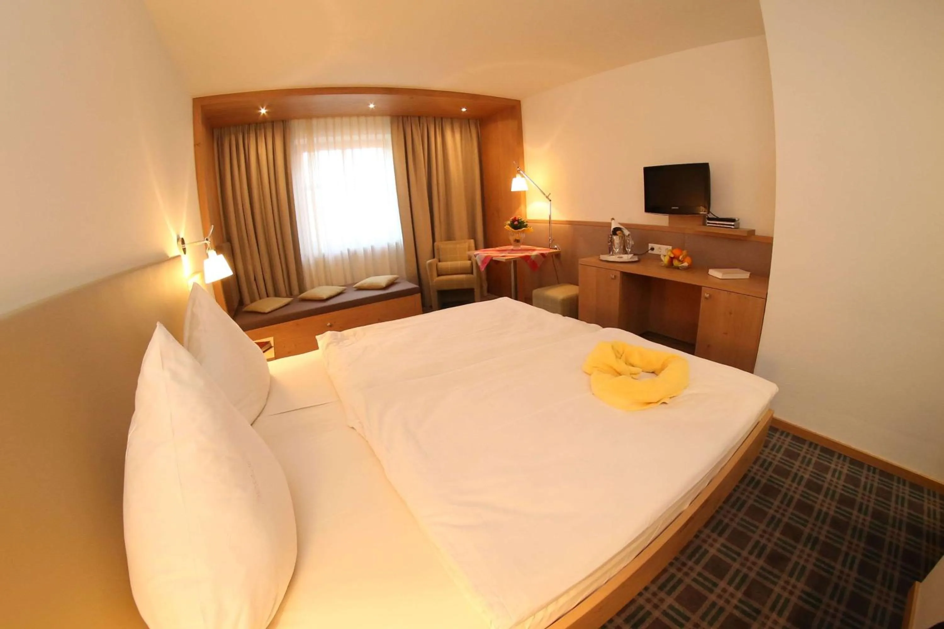 Bedroom, Bed in Hotel-Landgasthof Schuster