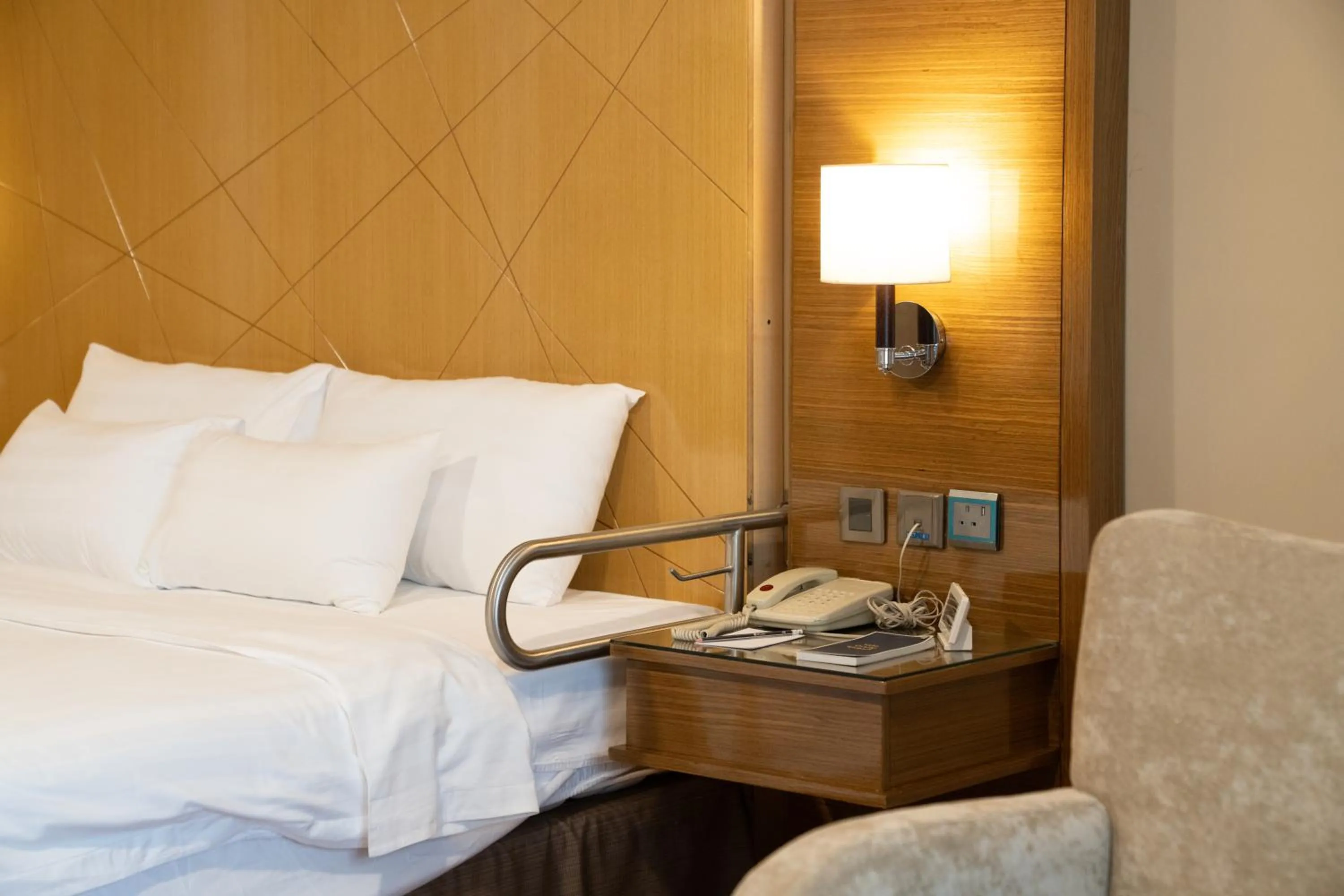 Bedroom, Bed in Golden Tulip Hotel Buraidah Al Qassim