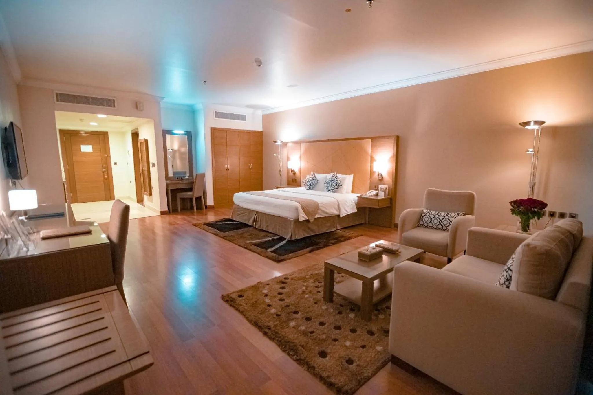 Bedroom, Bed in Golden Tulip Hotel Buraidah Al Qassim