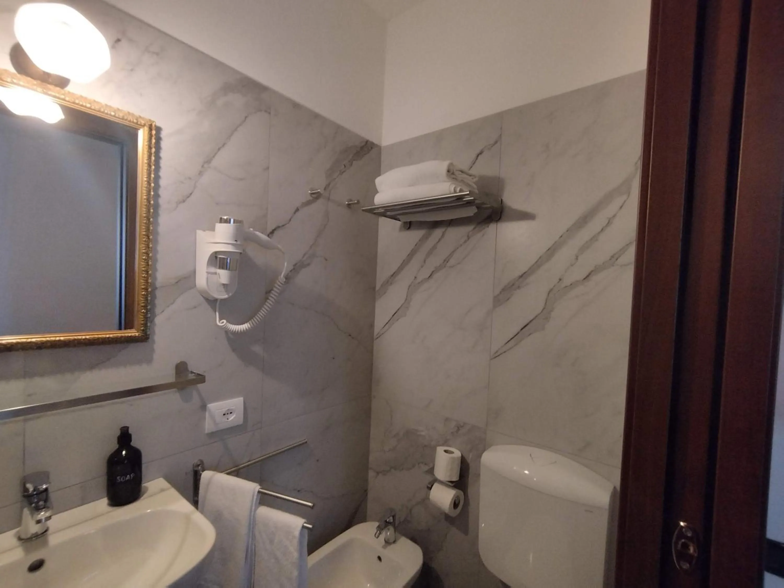 Bathroom in Alloggi SS Giovanni e Paolo