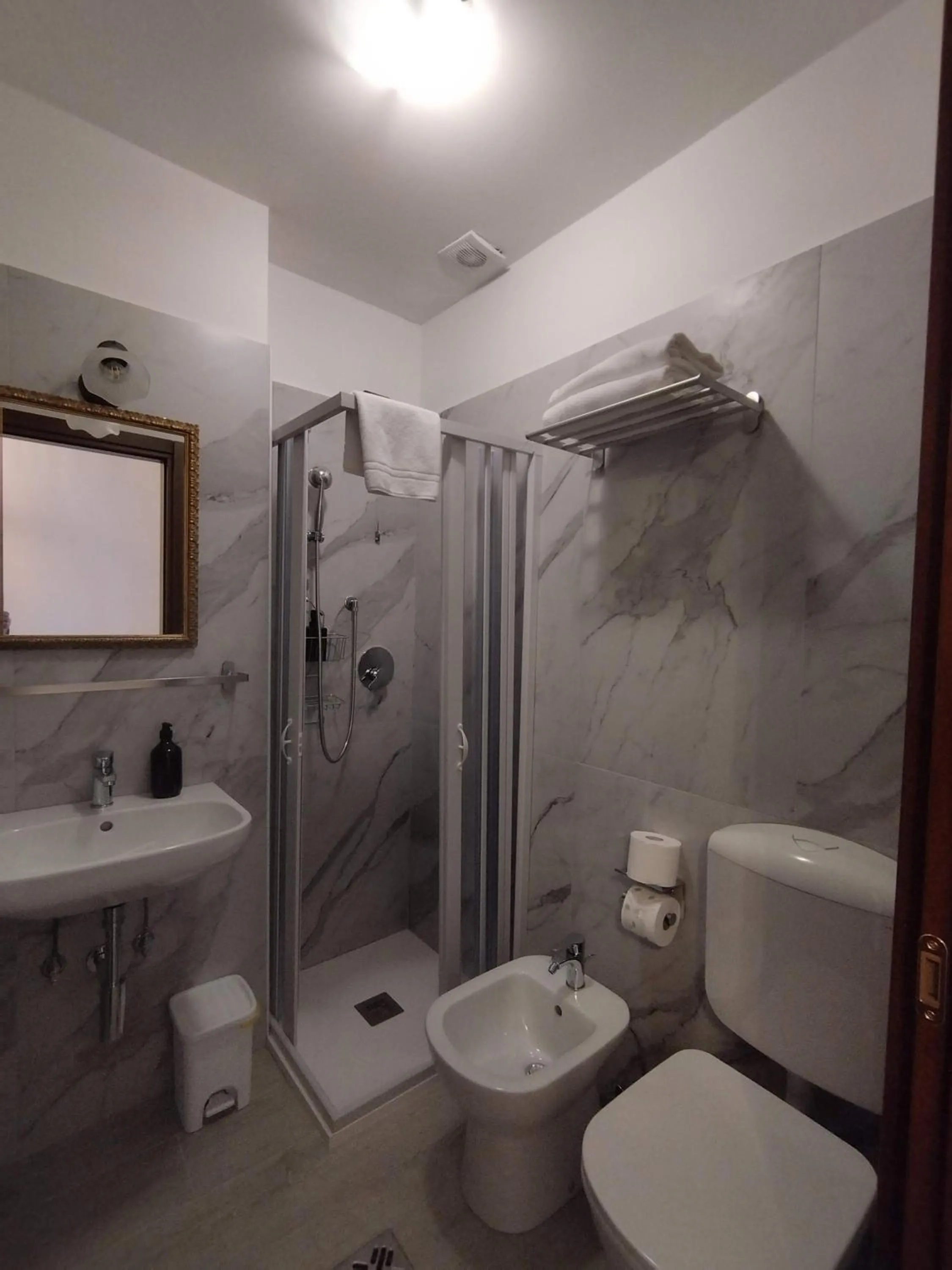 Bathroom in Alloggi SS Giovanni e Paolo