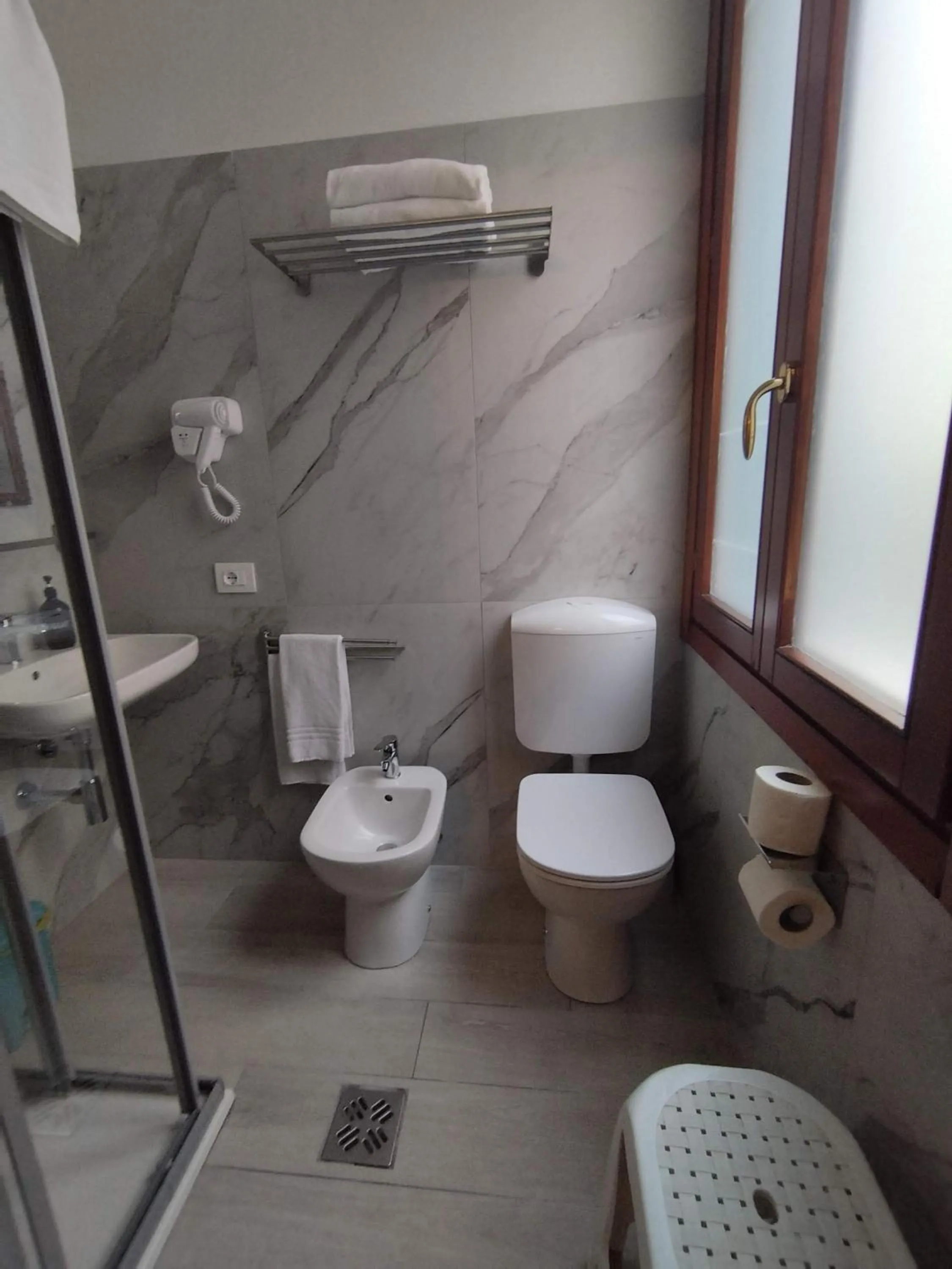 Bathroom in Alloggi SS Giovanni e Paolo