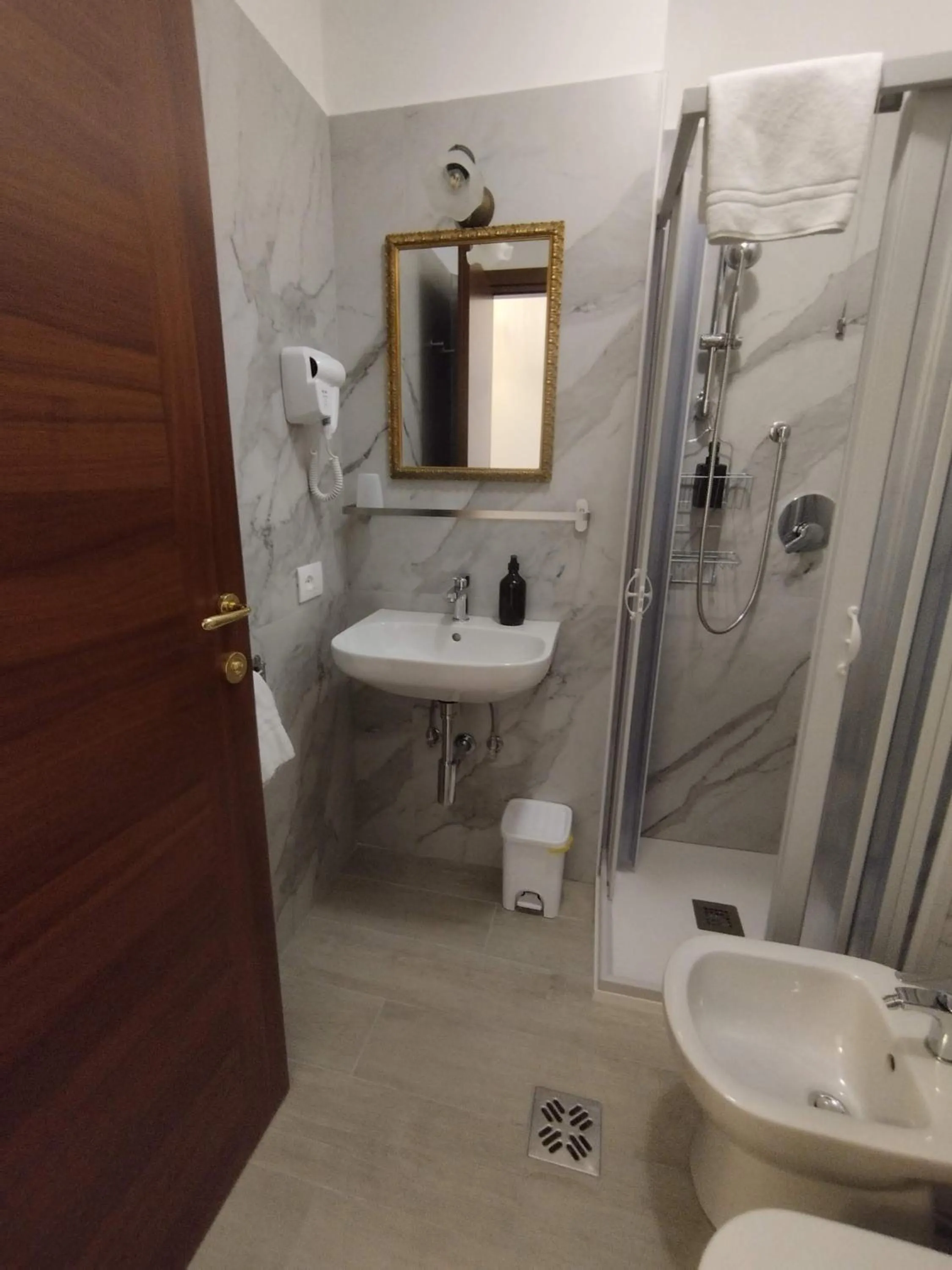 Bathroom in Alloggi SS Giovanni e Paolo