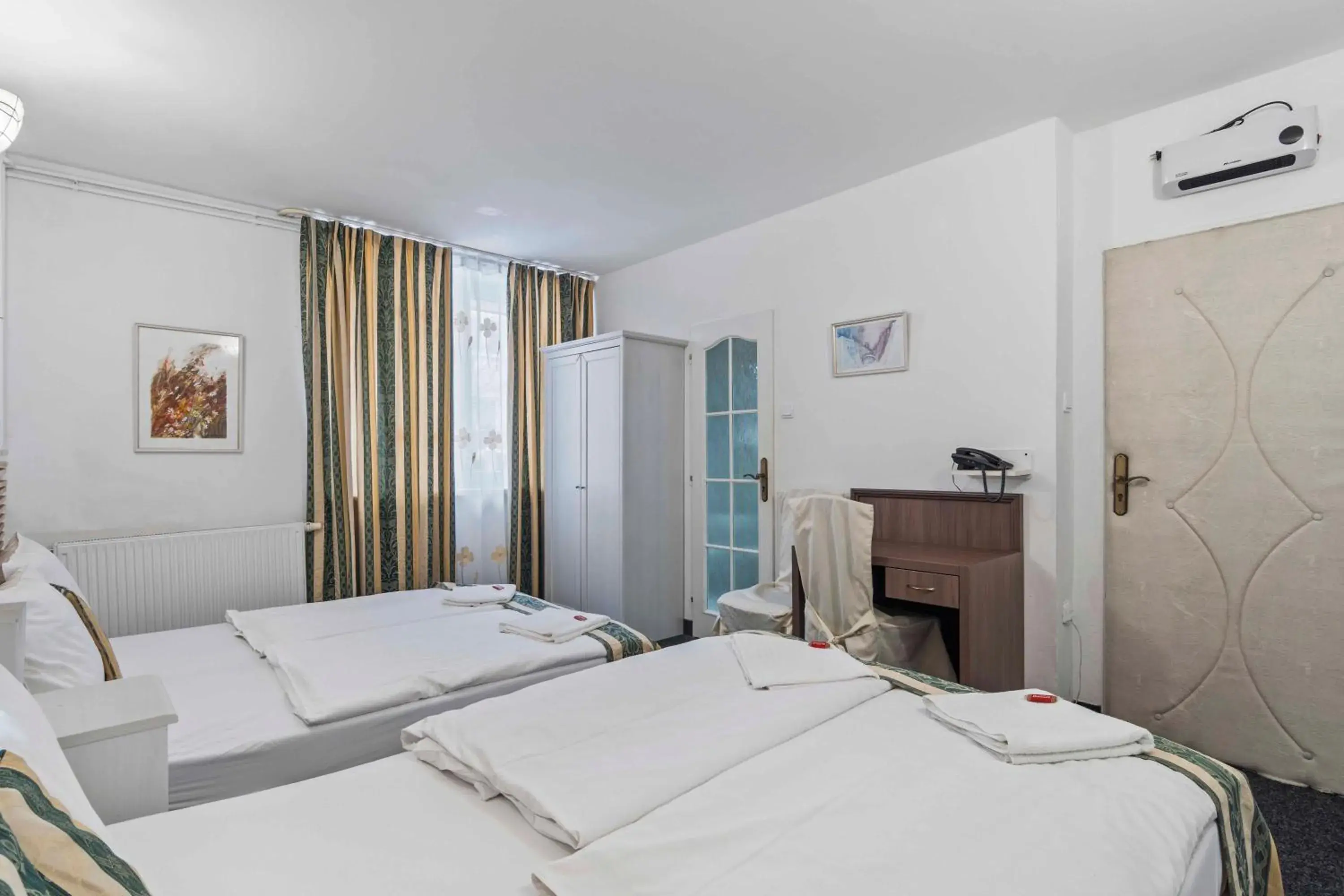 Standard Quadruple Room in White House Standard Quadruple Room in White House