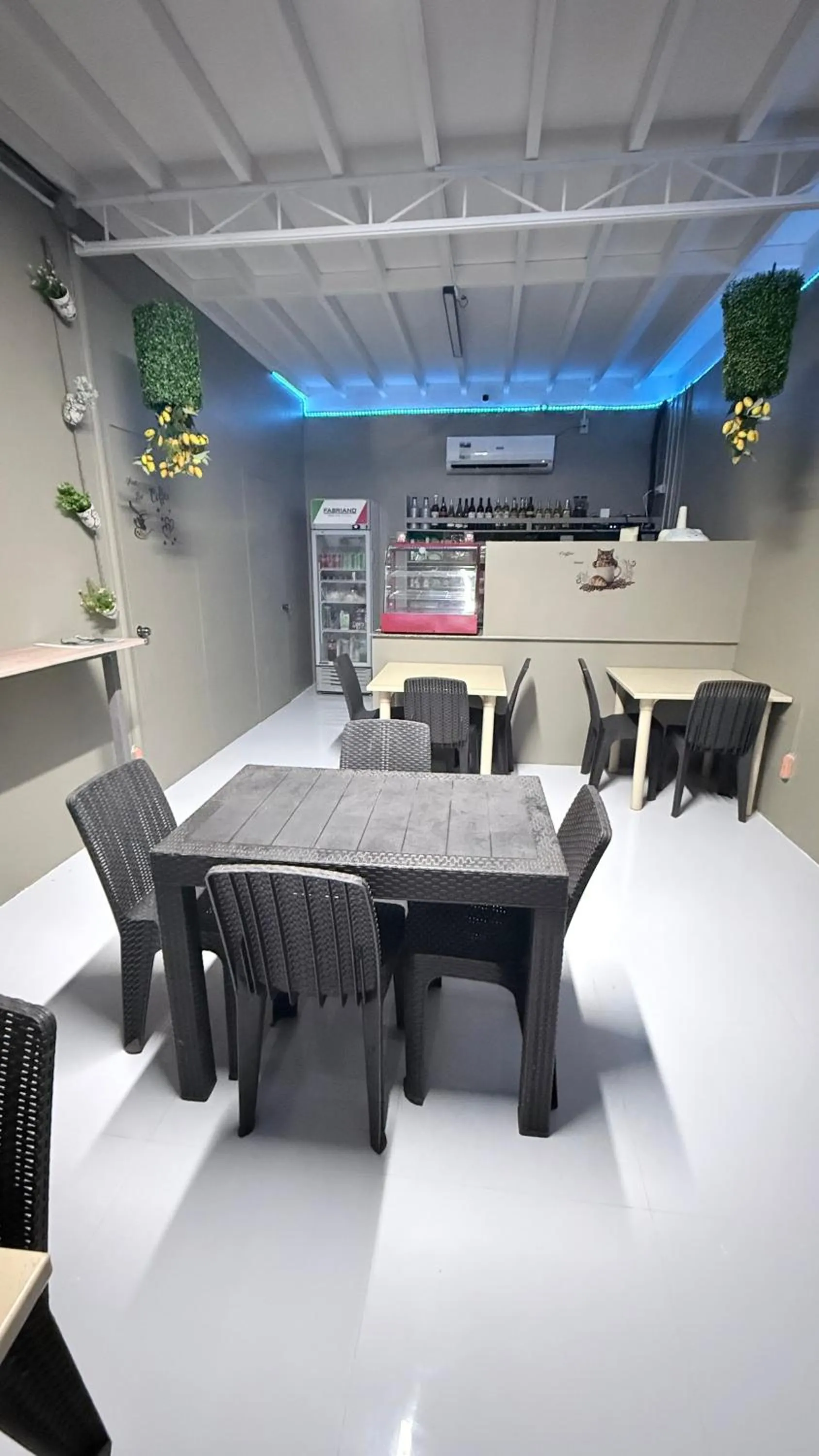 Restaurant/places to eat in Seaside traveler's Inn by Camiguin Island Home