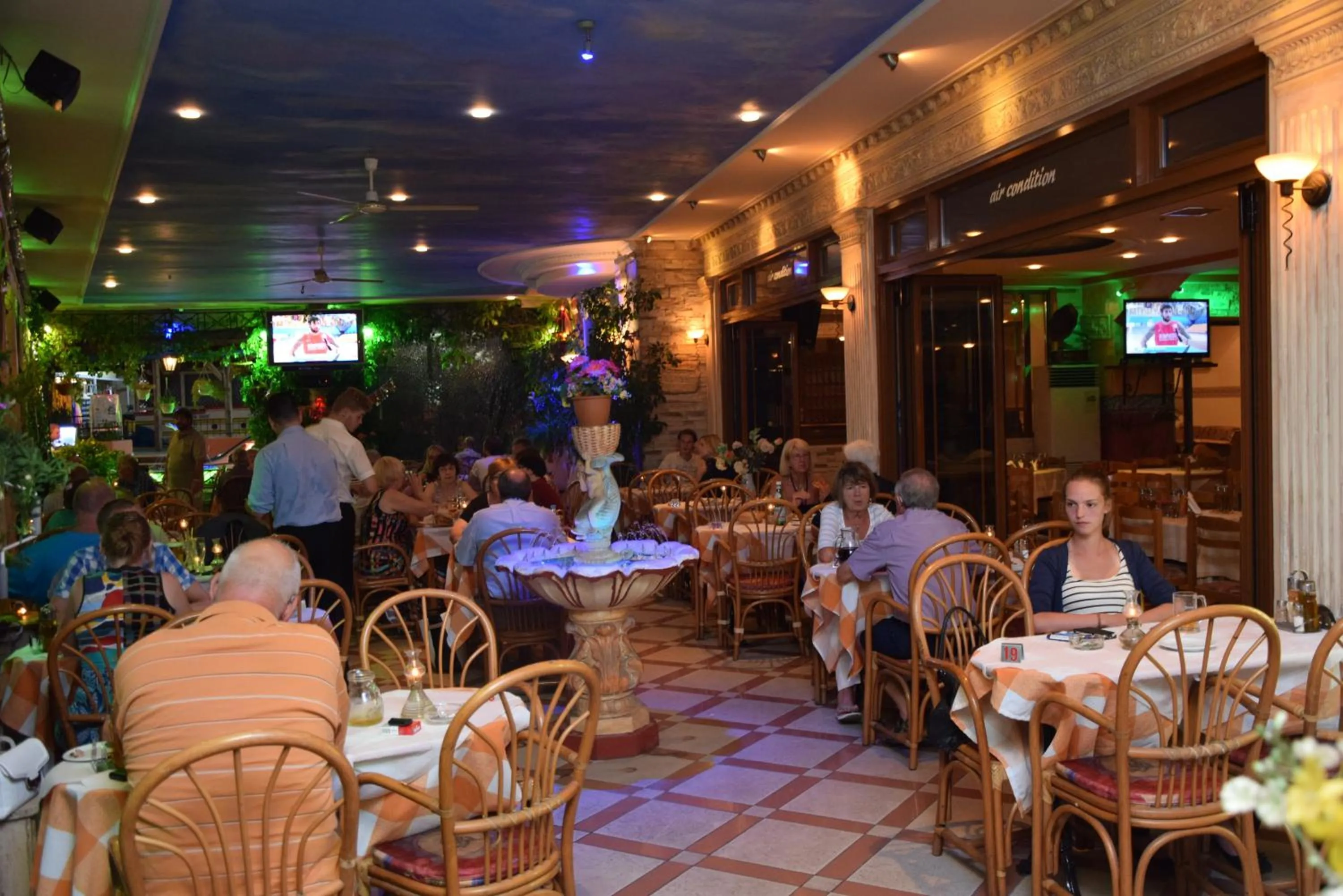 Restaurant/places to eat in Gouvia Hotel