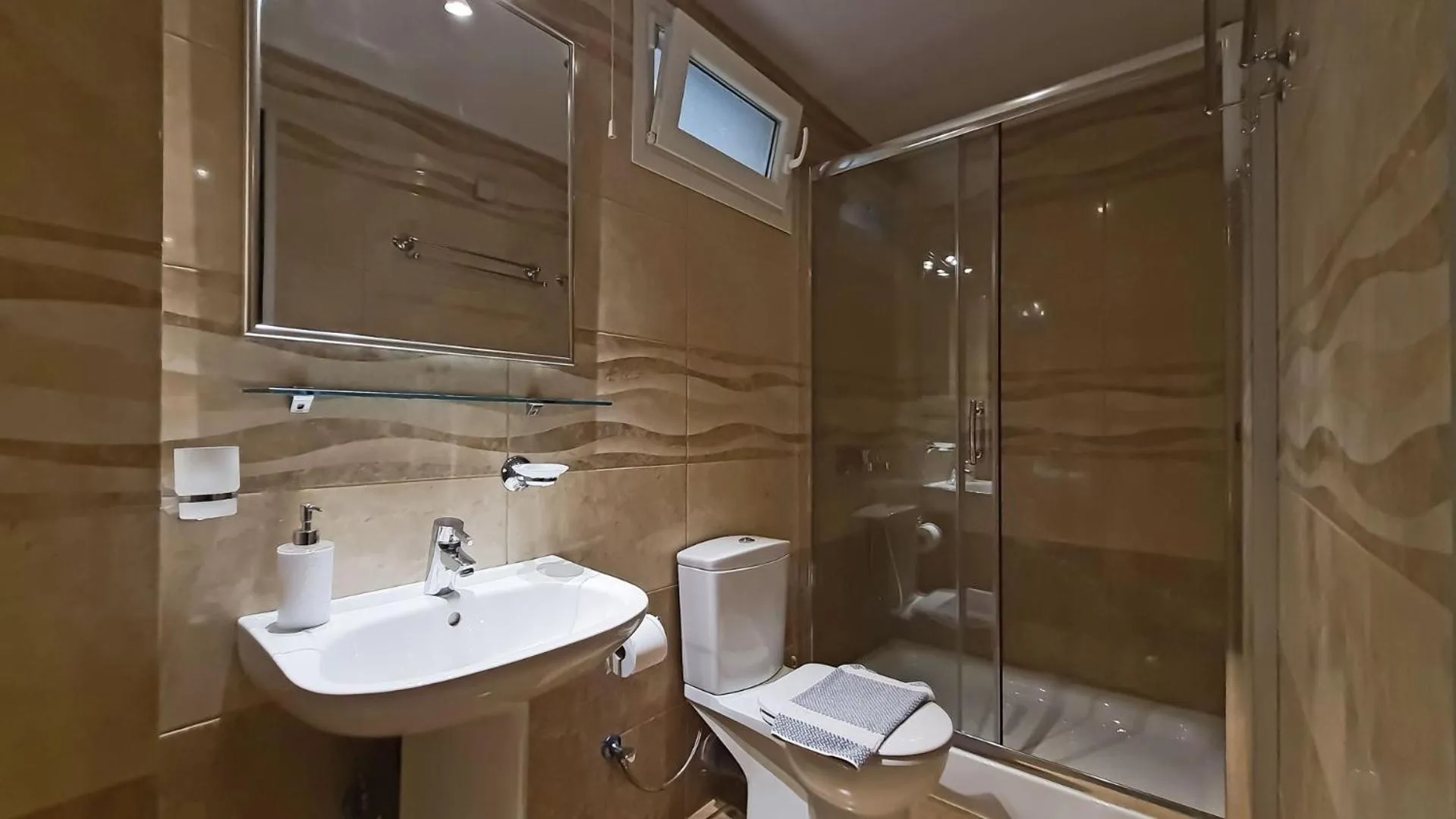 Shower in Gouvia Hotel