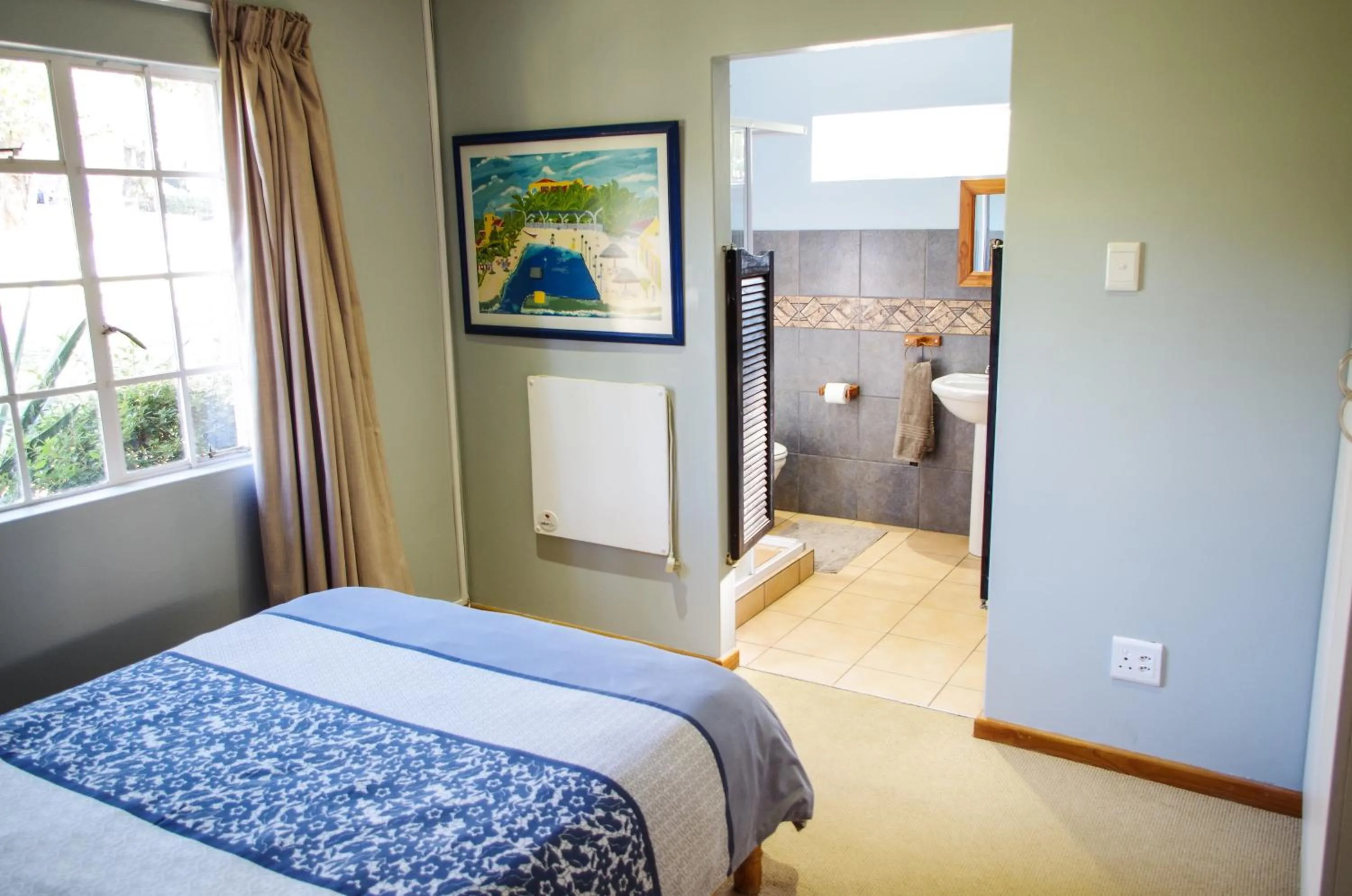 Bed in The Manderson Hotel and Conference Centre