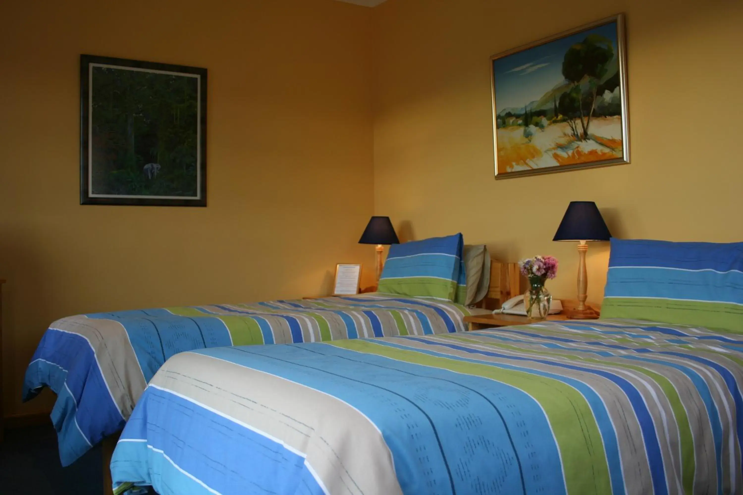 Deluxe Queen or Twin Room in The Manderson Hotel and Conference Centre Deluxe Queen or Twin Room in The Manderson Hotel and Conference Centre