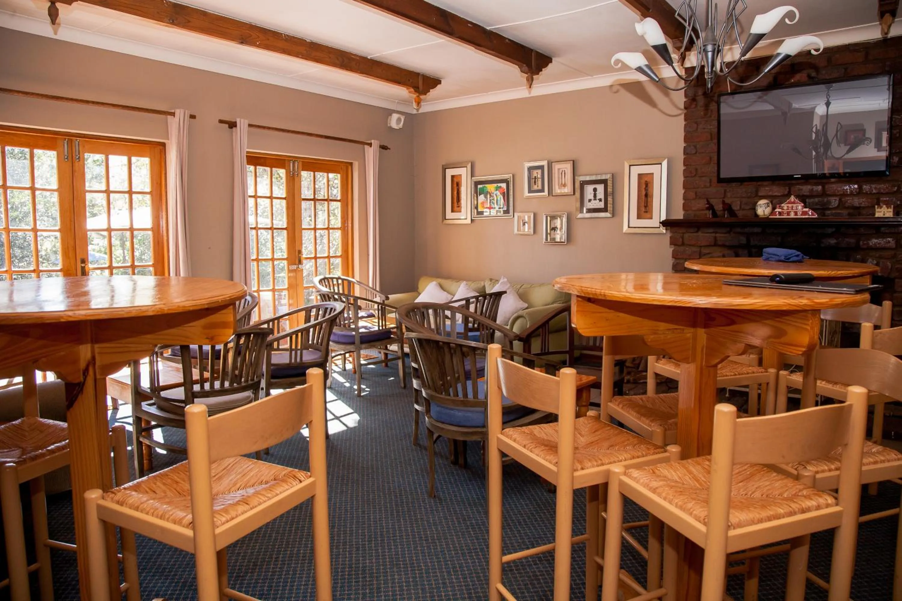 Food and drinks in The Manderson Hotel and Conference Centre