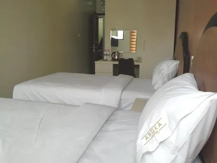 Bed in Guest Room Near Pasteur