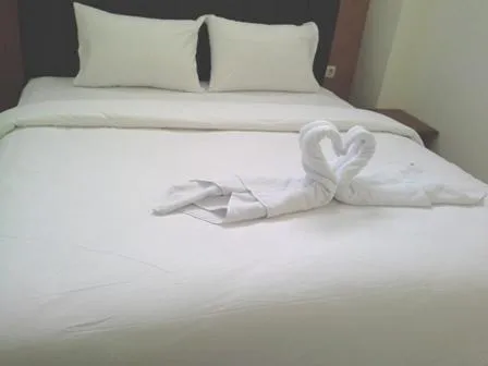 Bed in Guest Room Near Pasteur