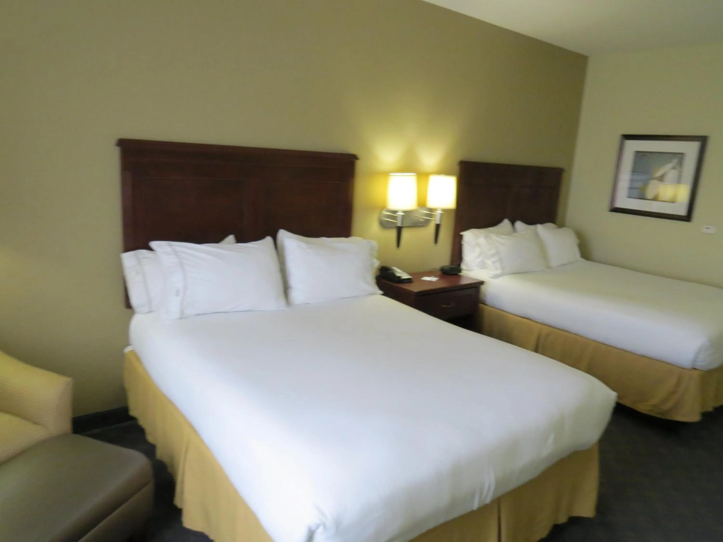 Photo of the whole room, Bed in Holiday Inn Express Hotel & Suites Pampa by IHG