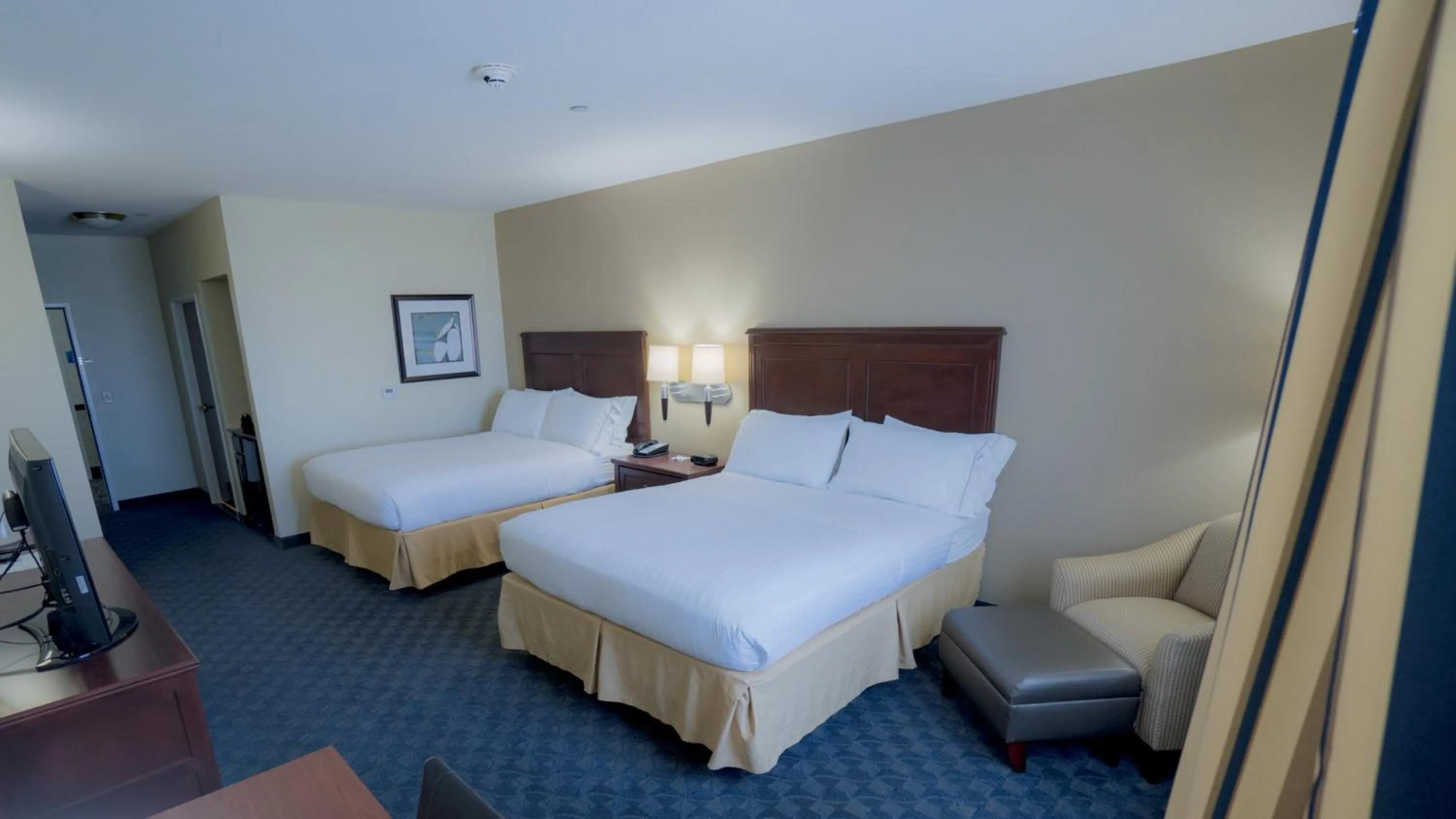 Photo of the whole room, Bed in Holiday Inn Express Hotel & Suites Pampa by IHG