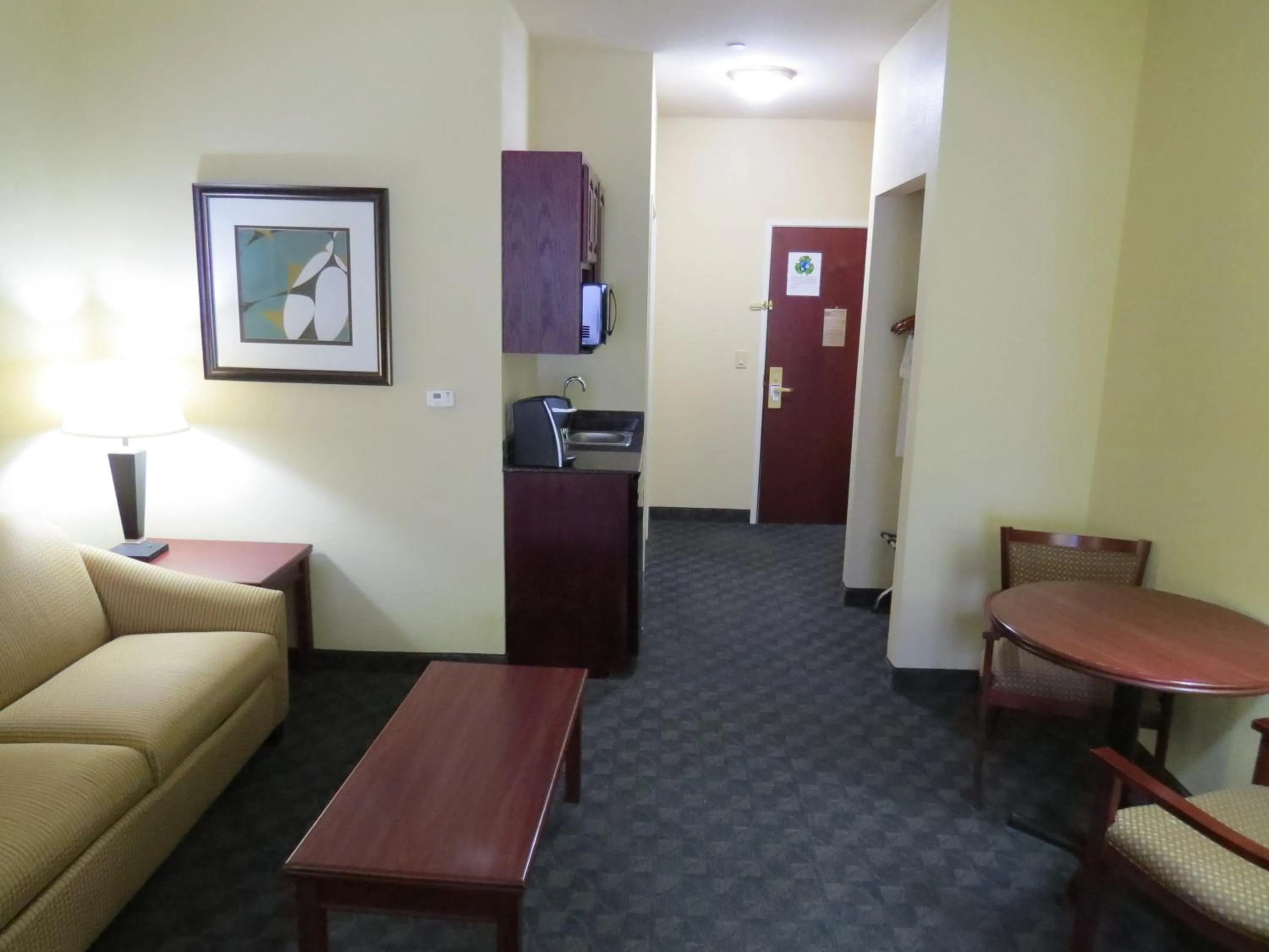 Photo of the whole room in Holiday Inn Express Hotel & Suites Pampa by IHG