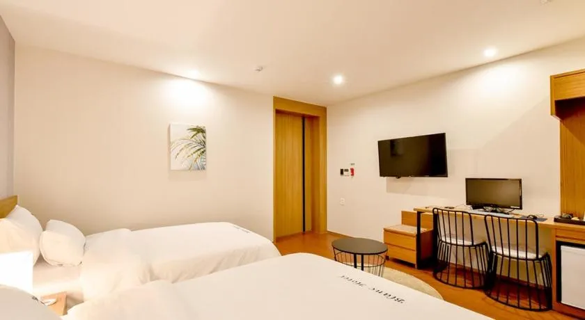 Bed in Blanc Business Hotel