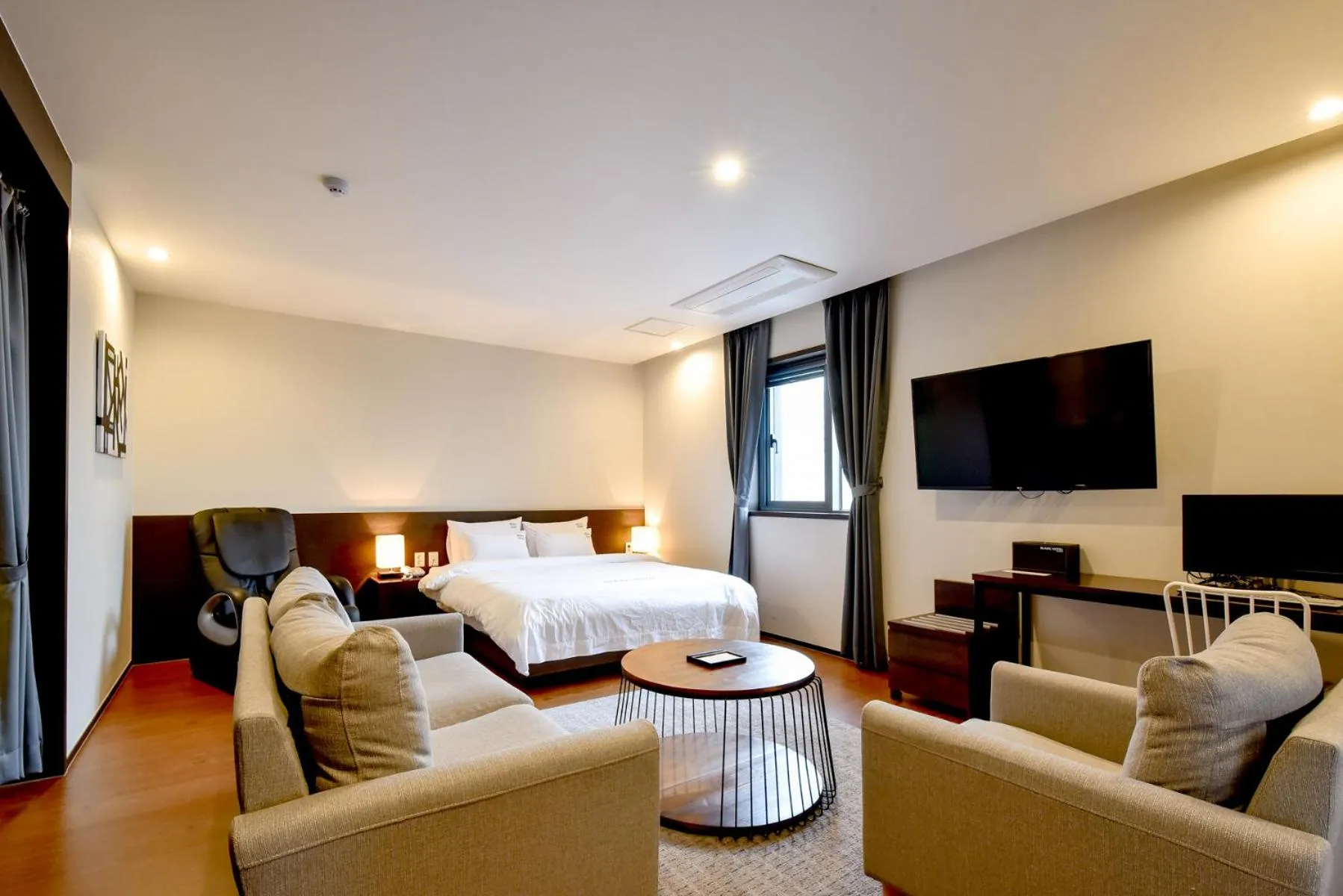 Bed in Blanc Business Hotel