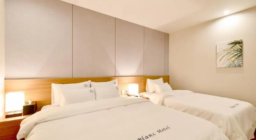 Bed in Blanc Business Hotel