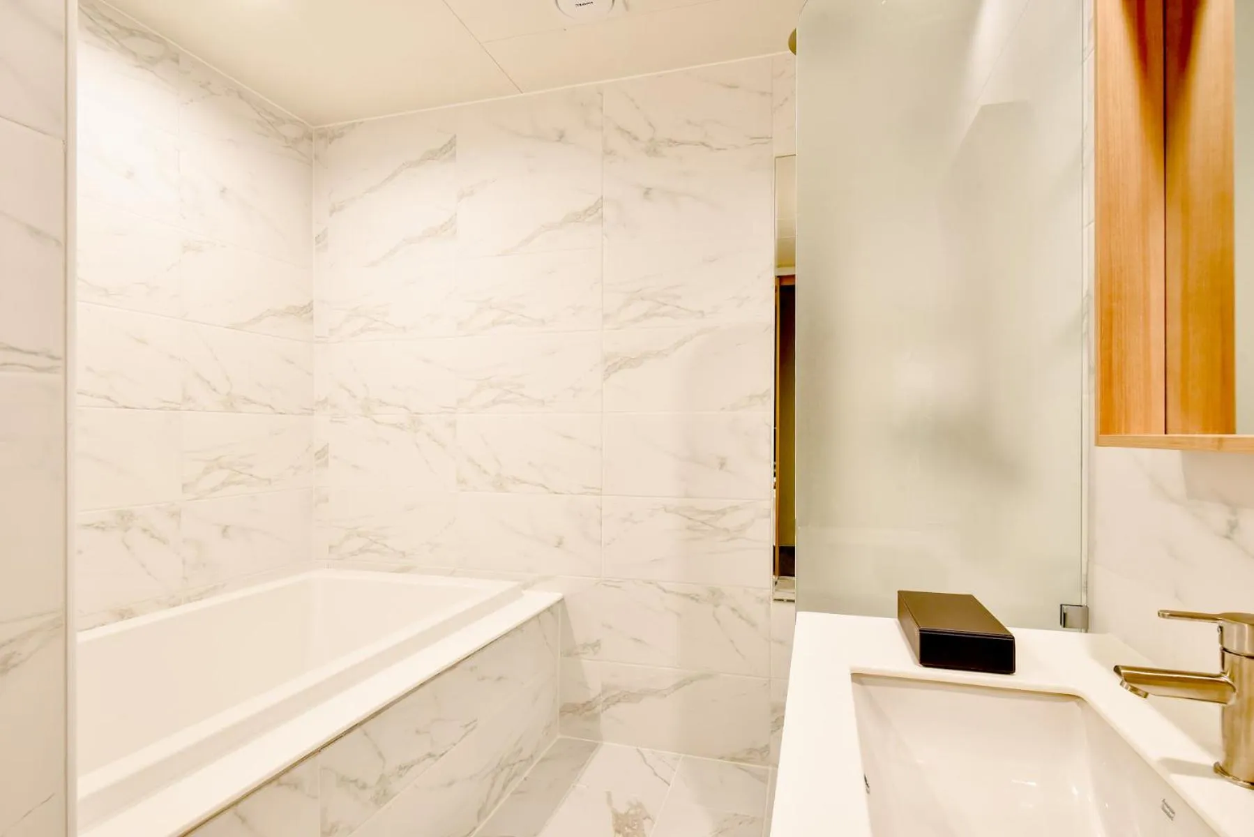 Blanc Business Hotel