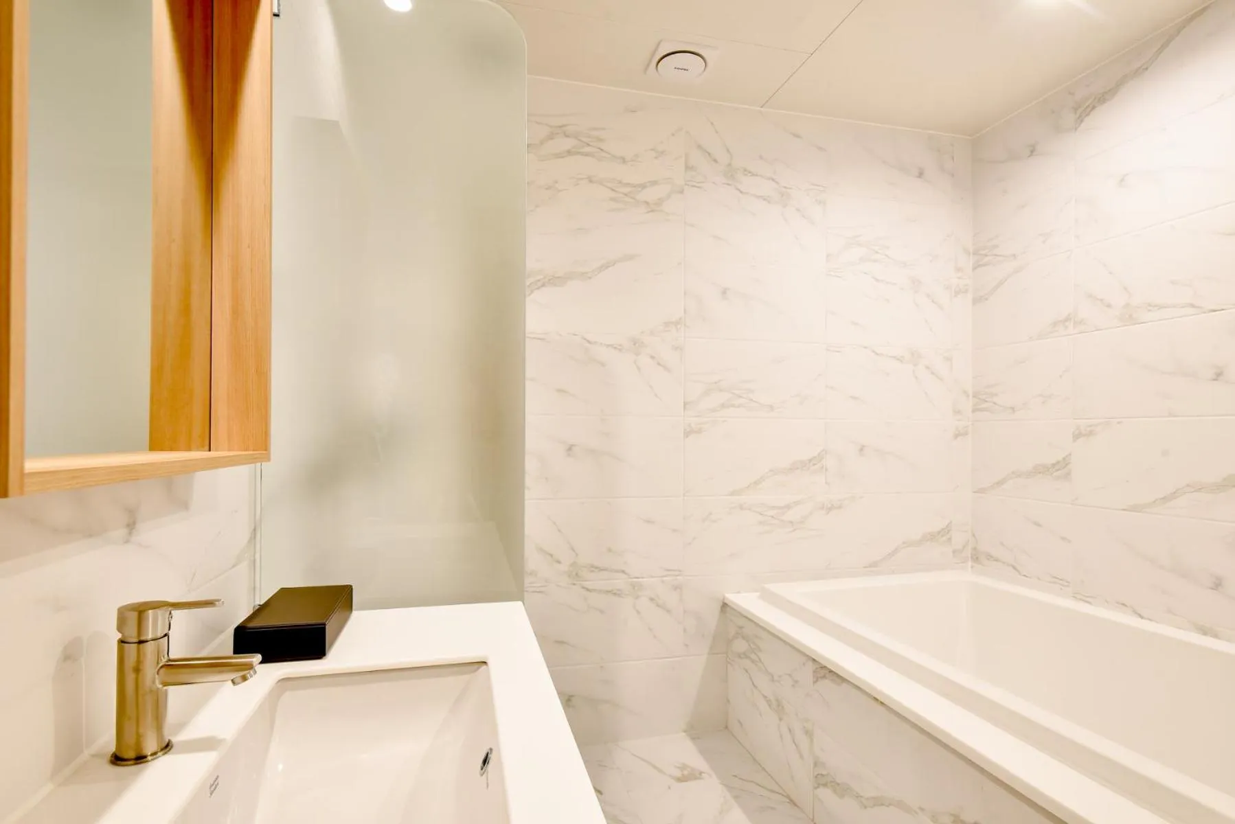 Blanc Business Hotel