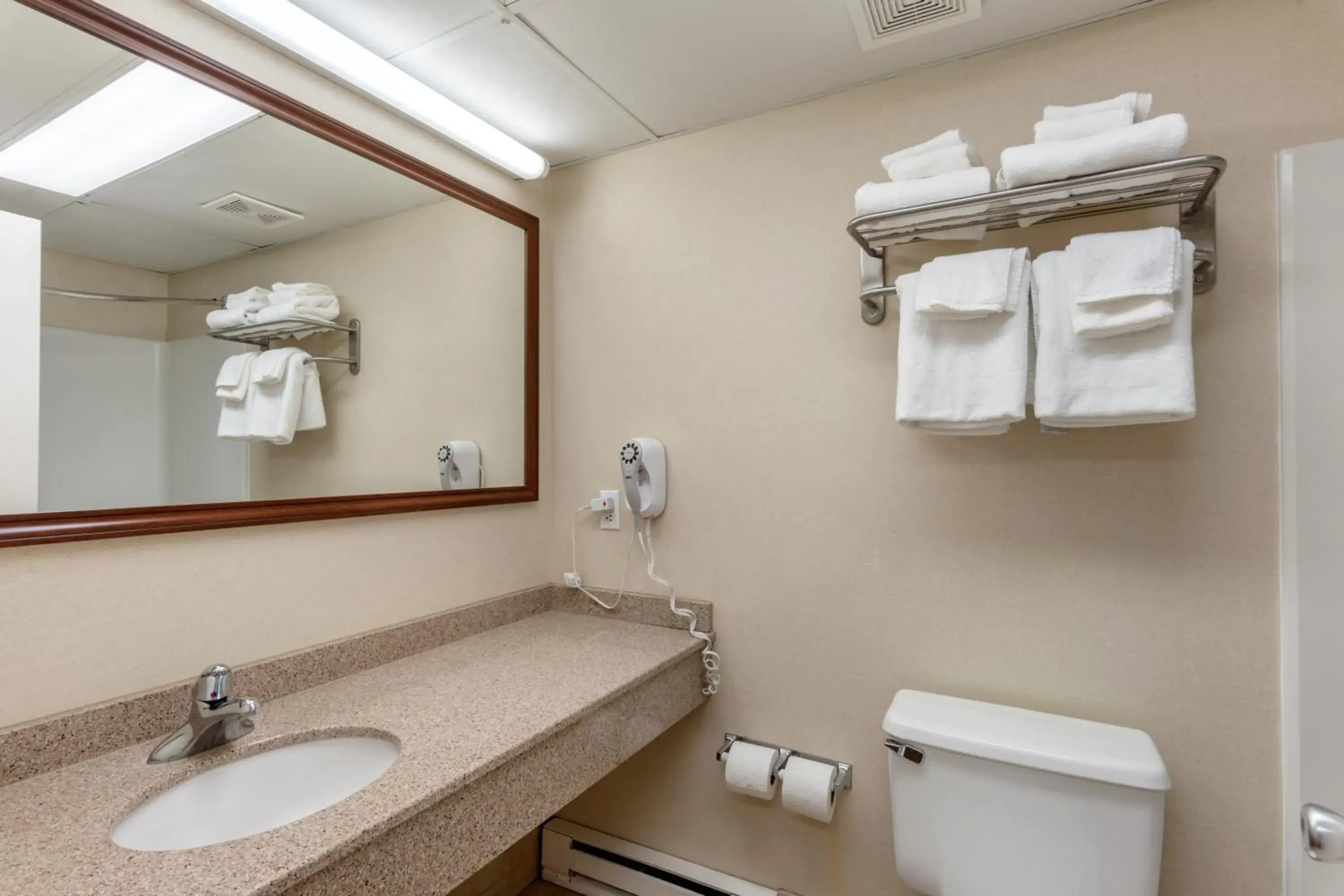 Efficiency Quadruple Room Ocean Front with Sofa bed - Non Smoking in Quality Inn Ocean City Beachfront Efficiency Quadruple Room Ocean Front with Sofa bed - Non Smoking in Quality Inn Ocean City Beachfront