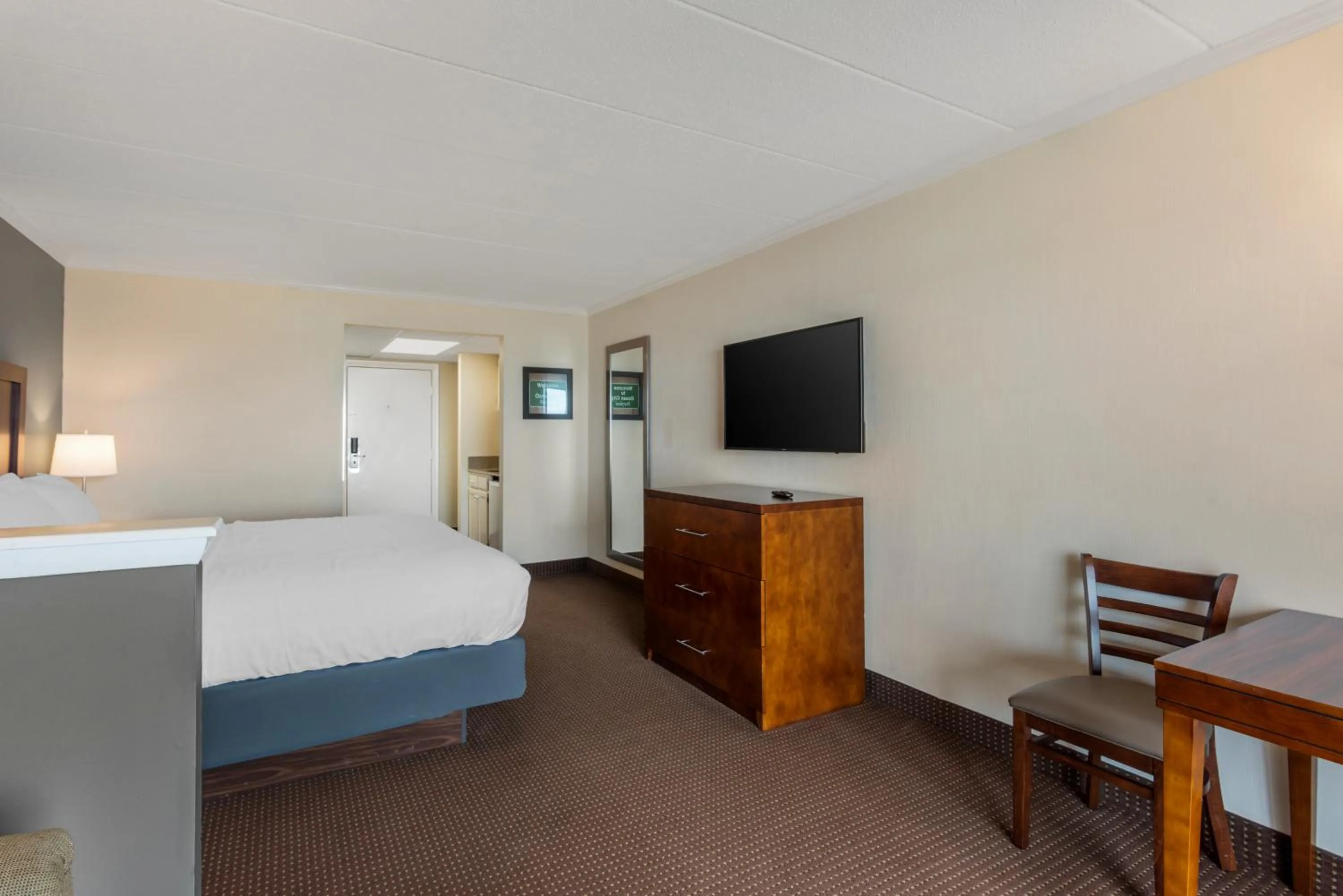 Photo of the whole room, Bed in Quality Inn Ocean City Beachfront