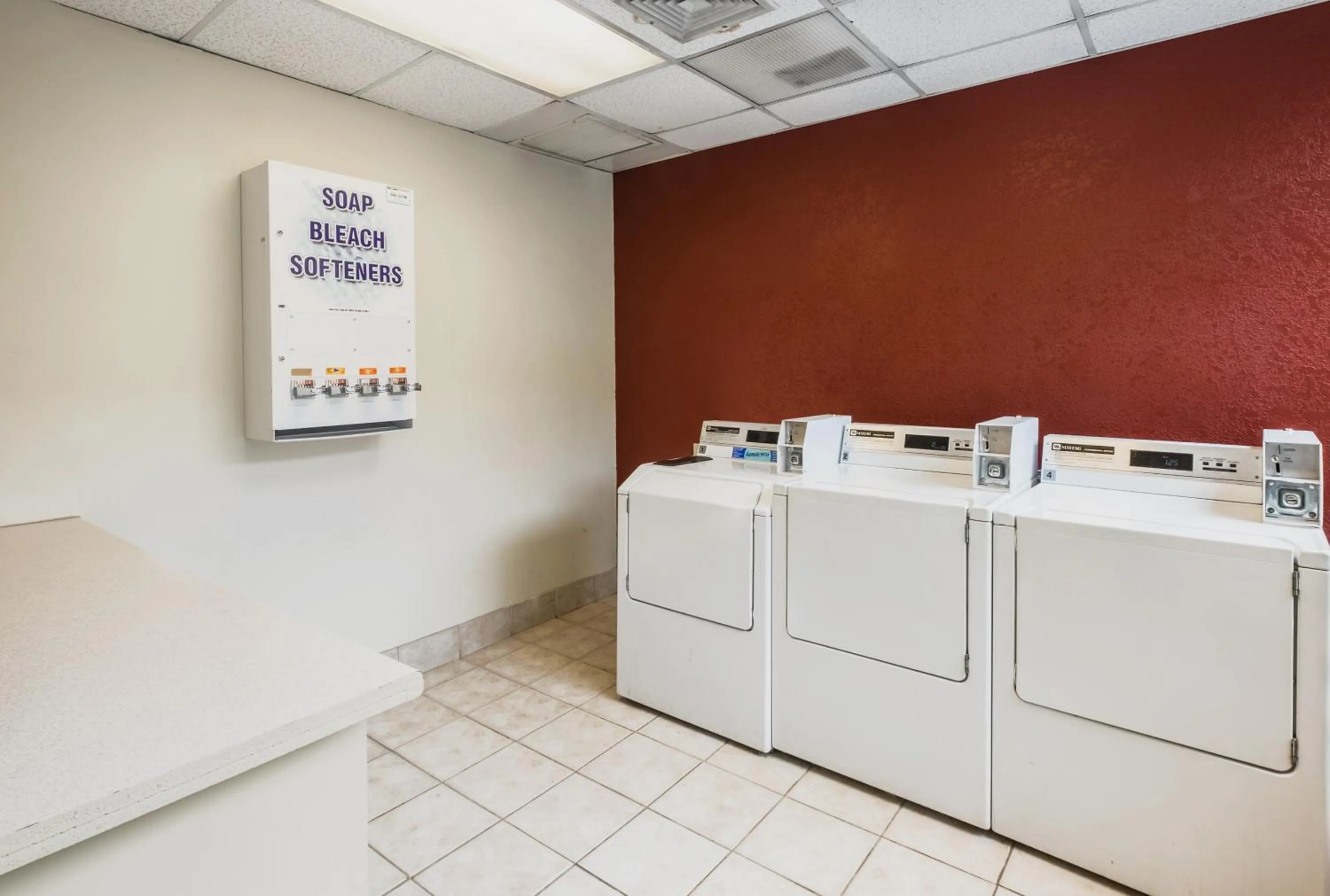 laundry in Red Roof Inn PLUS+ South Deerfield - Amherst