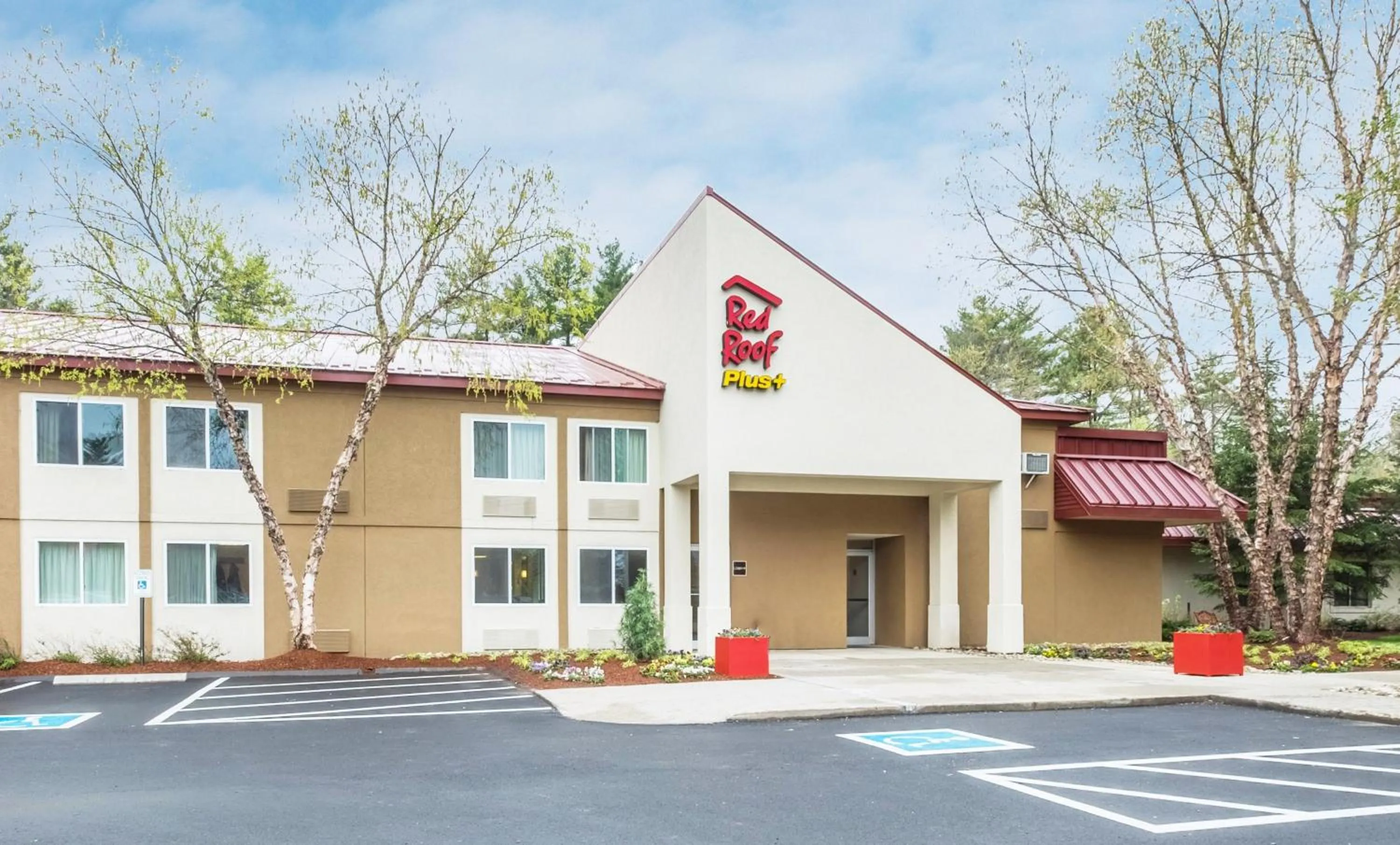 Property building in Red Roof Inn PLUS+ South Deerfield - Amherst